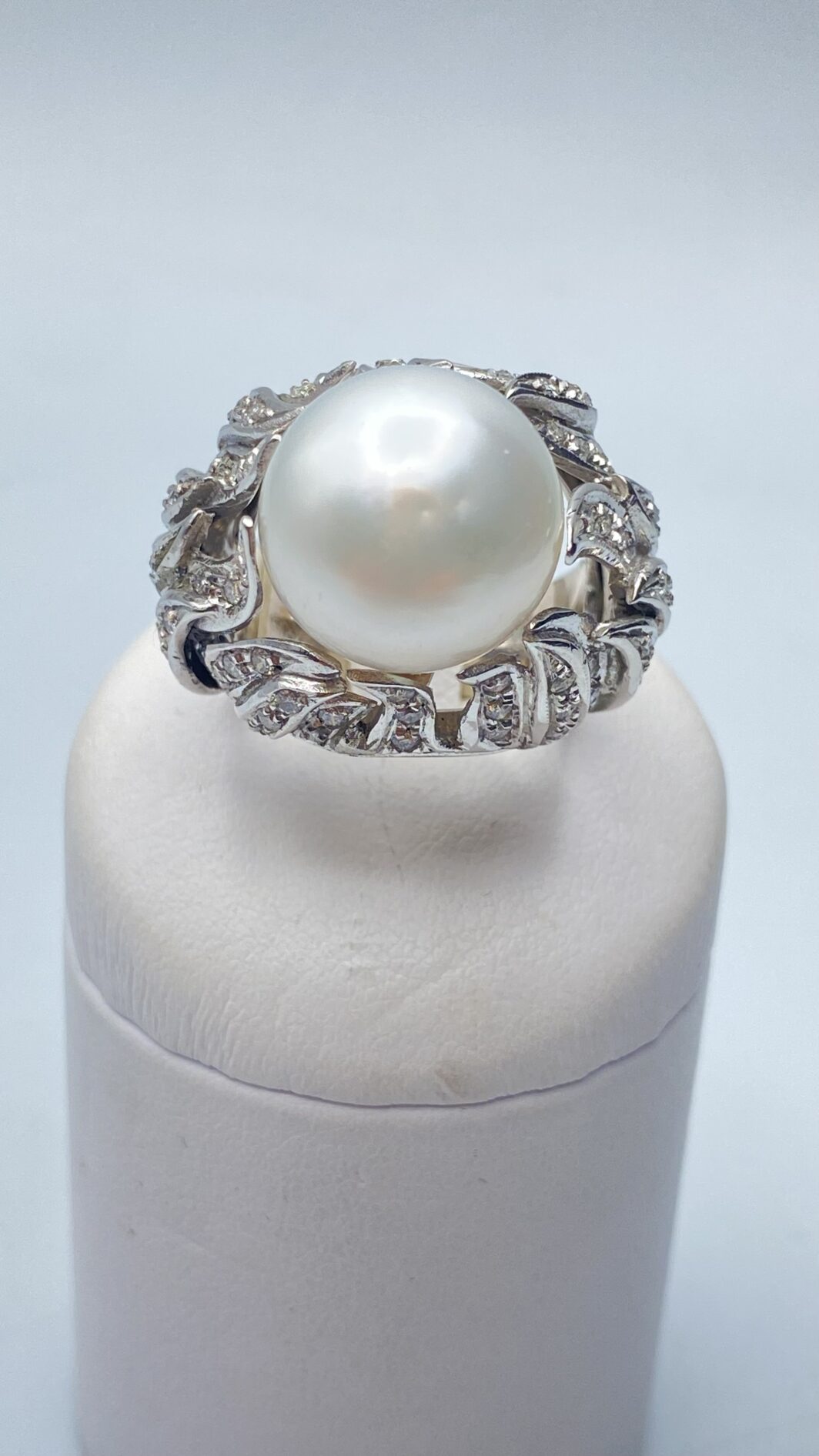 ANELLO IN ORO 18KT, CON BRILLANTI E GRANDE PERLA  AUSTRALIANA - immagine 7