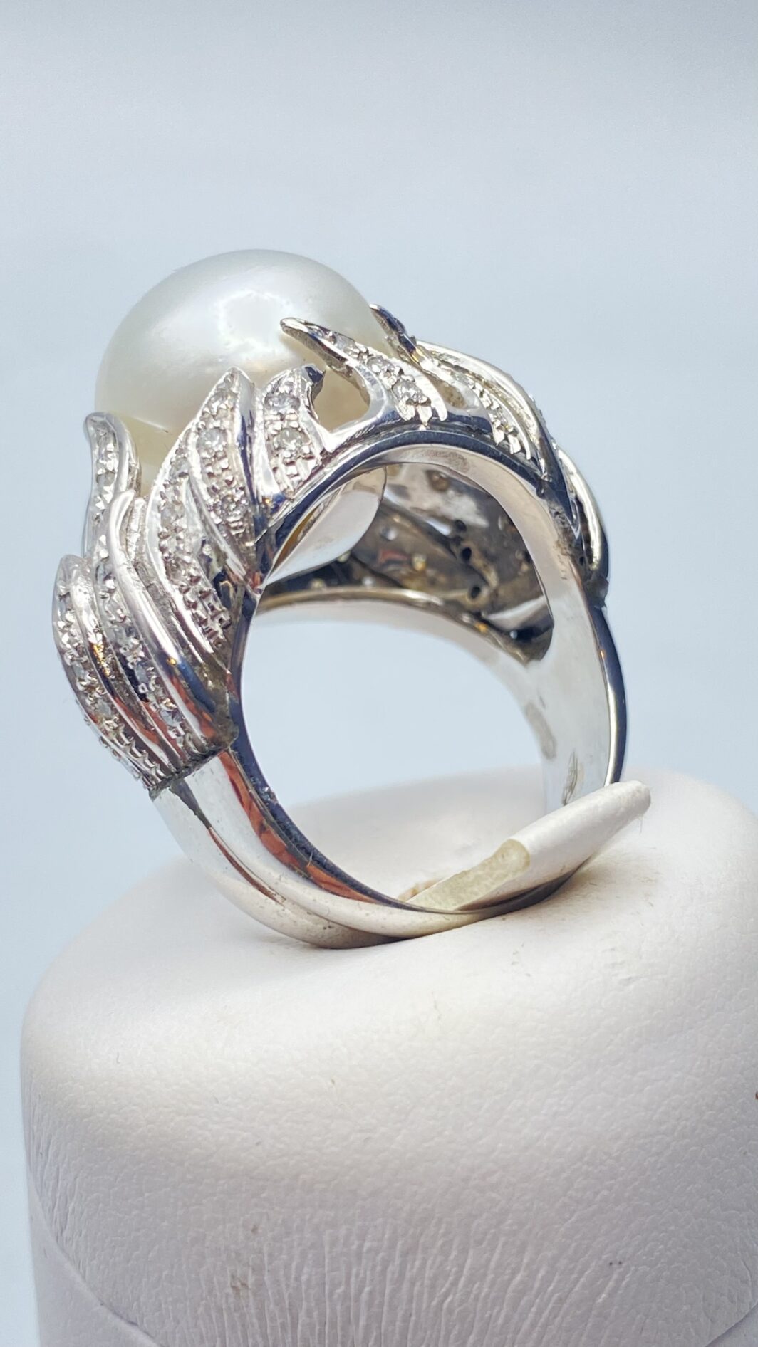 ANELLO IN ORO 18KT, CON BRILLANTI E GRANDE PERLA  AUSTRALIANA - immagine 5