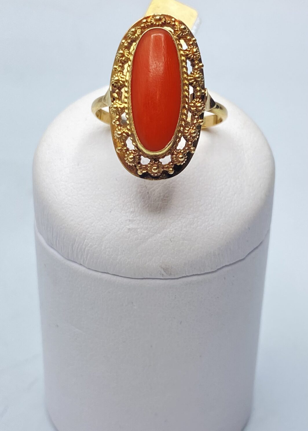 ANELLO IN ORO 14KT E CORALLO. EPOCA NAPOLEONE III. FRANCIA, XIX sec.