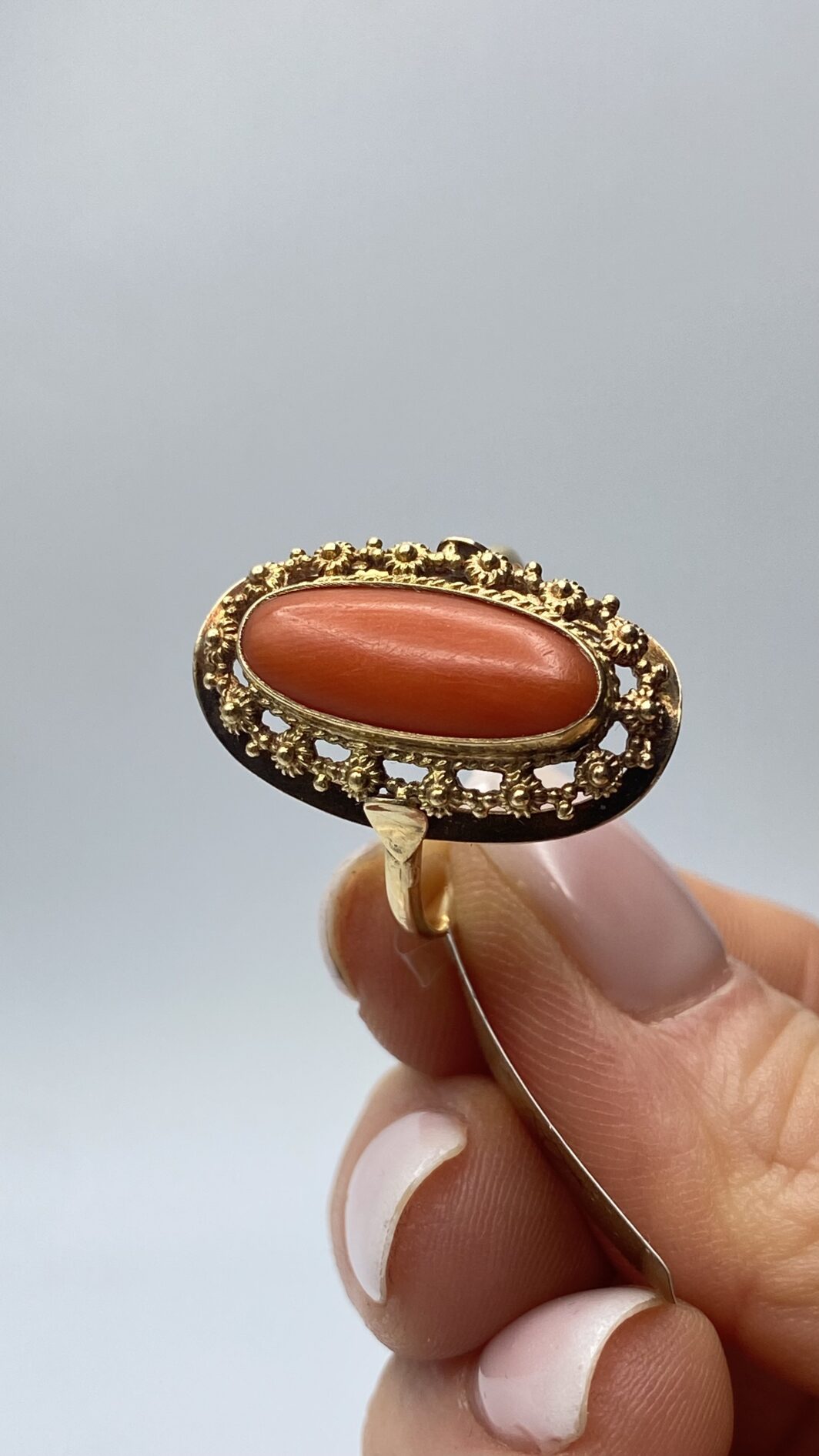 ANELLO IN ORO 14KT E CORALLO. EPOCA NAPOLEONE III. FRANCIA, XIX sec. - immagine 13