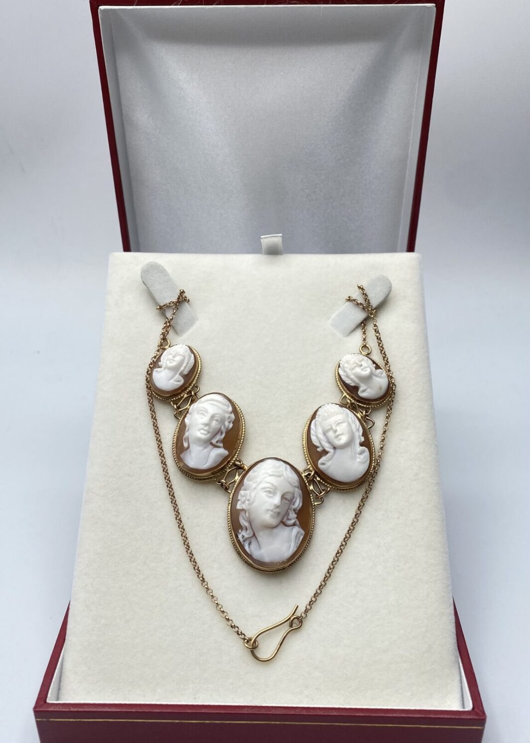COLLIER LIBERTY IN ORO 9KT, CON CAMMEI. ITALIA, INIZI XX sec.