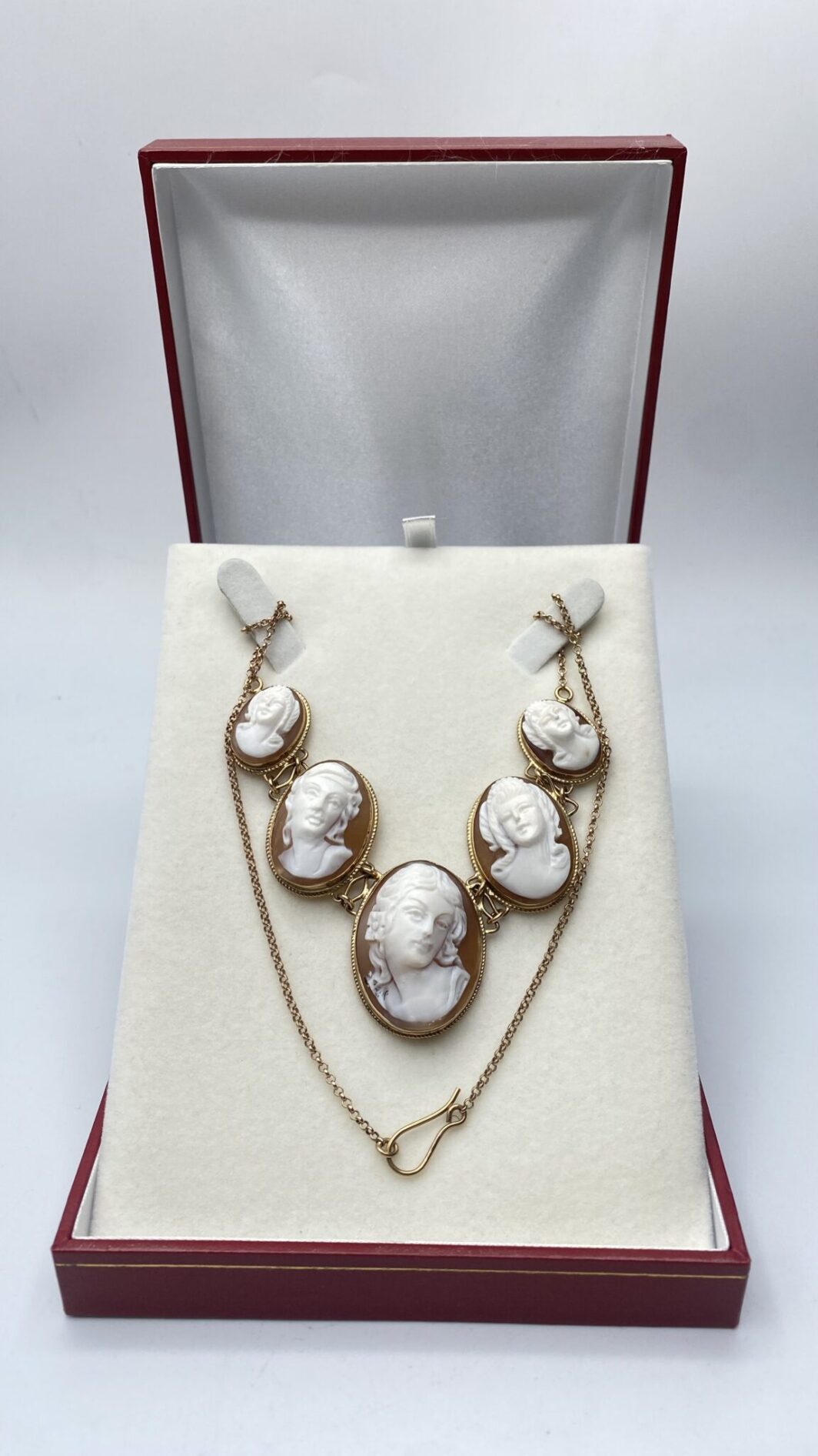 COLLIER LIBERTY IN ORO 9KT, CON CAMMEI. ITALIA, INIZI XX sec.