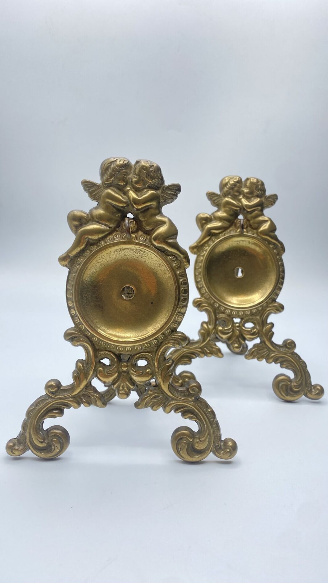 PAIO DI PORTAOROLOGI DA TASCHINO, PER COMODINO O SCRITTOIO, IN BRONZO DORATO. FRANCIA, XIX sec. - immagine 6