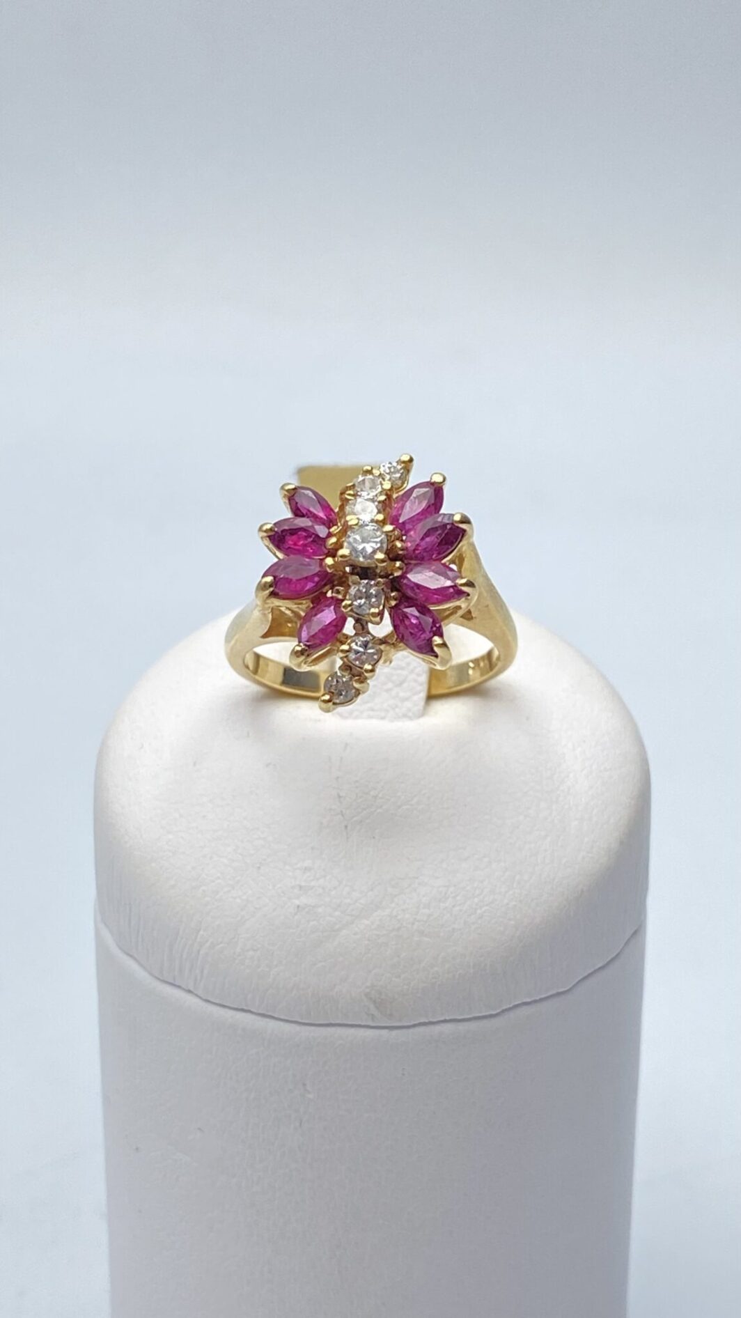 ANELLO VINTAGE ANNI ‘50, CON RUBINI E BRILLANTI, IN ORO 14KT. - immagine 2