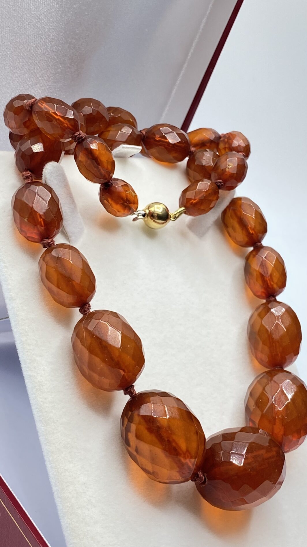 COLLANA IN AMBRA DEI BALCANI CON CHIUSURA IN ORO 18KT. OREFICERIA ITALIANA VINTAGE ANNI ‘50. - immagine 9
