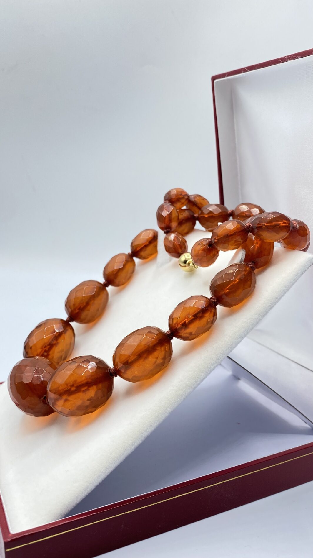 COLLANA IN AMBRA DEI BALCANI CON CHIUSURA IN ORO 18KT. OREFICERIA ITALIANA VINTAGE ANNI ‘50. - immagine 6