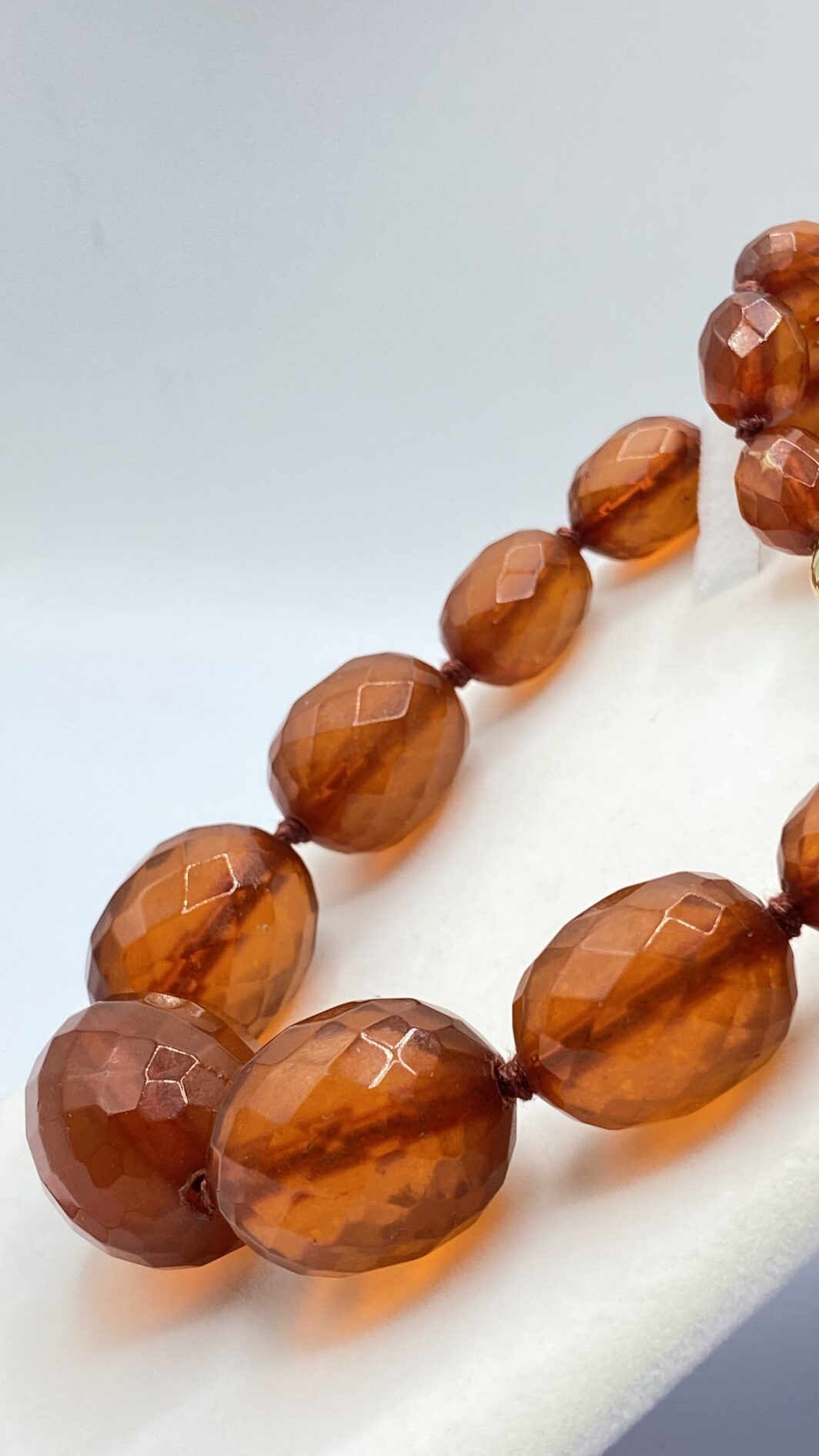 COLLANA IN AMBRA DEI BALCANI CON CHIUSURA IN ORO 18KT. OREFICERIA ITALIANA VINTAGE ANNI ‘50. - immagine 5