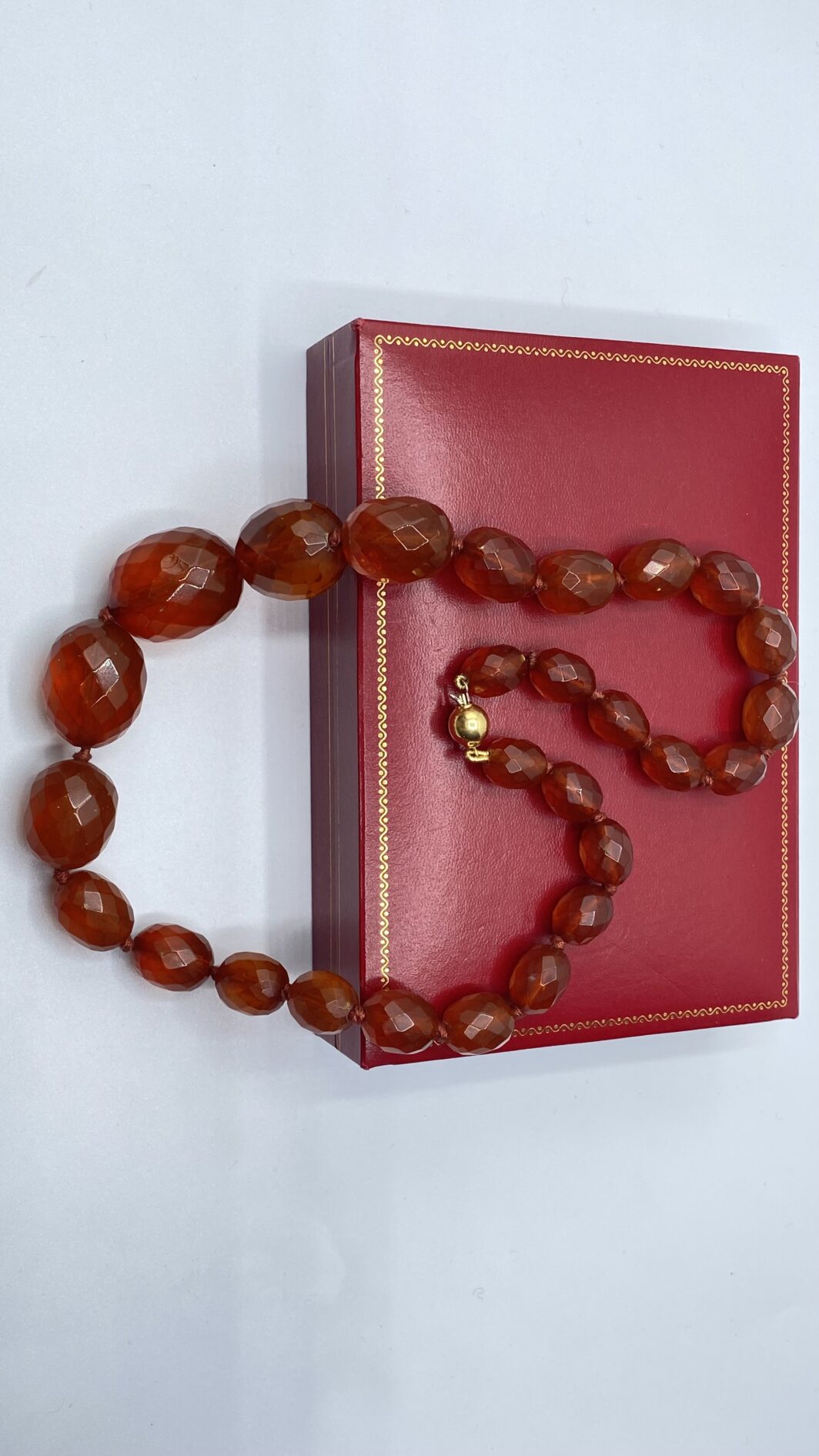 COLLANA IN AMBRA DEI BALCANI CON CHIUSURA IN ORO 18KT. OREFICERIA ITALIANA VINTAGE ANNI ‘50. - immagine 3