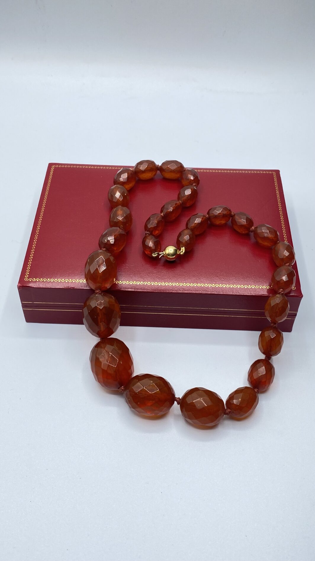 COLLANA IN AMBRA DEI BALCANI CON CHIUSURA IN ORO 18KT. OREFICERIA ITALIANA VINTAGE ANNI ‘50. - immagine 4
