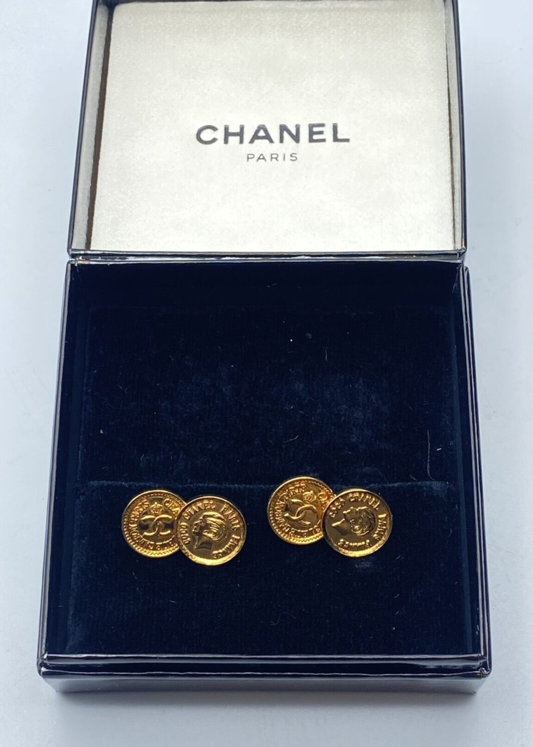 CHANEL. PAIO DI GEMELLI VINTAGE CON SCATOLA ORIGINALE. ANNO 1996