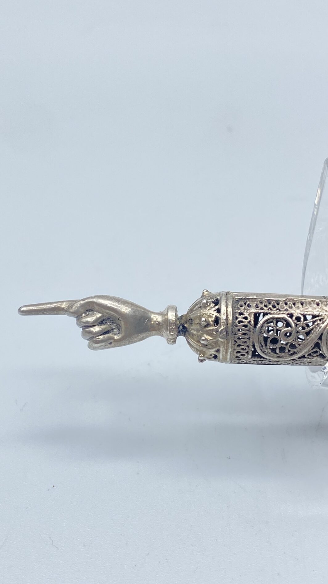 YAD, PUNTATORE RITUALE DELLA TORAH, IN FILIGRANA D’ARGENTO. XX sec. - immagine 6