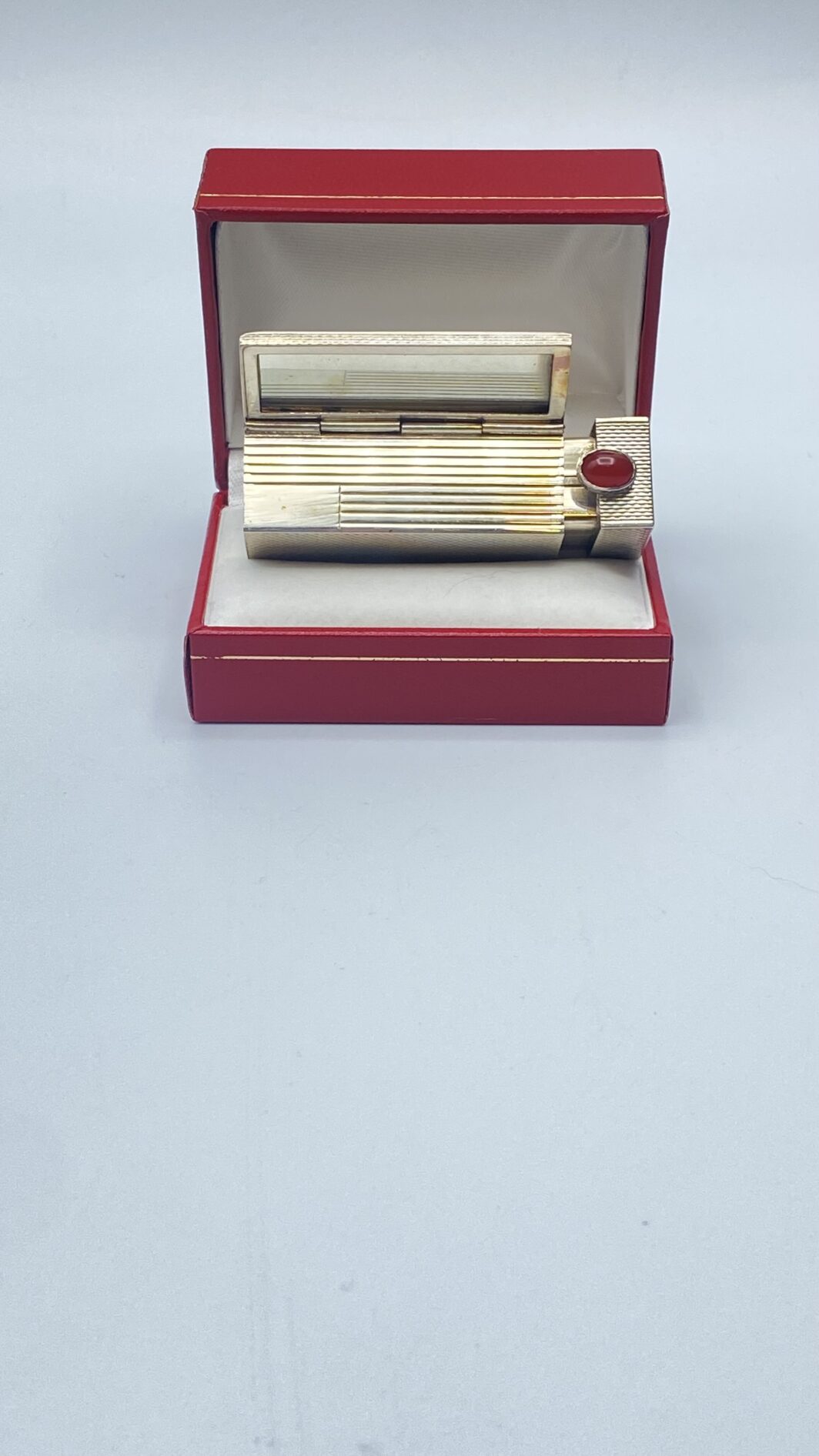 PORTAROSSETTO IN ARGENTO 800, SPECCHIETTO CON APERTURA A SCATTO E CABOCHON DI CORNIOLA. OREFICERIA ITALIANA ANNI ‘20. EDIZIONE LIMITATA - immagine 18