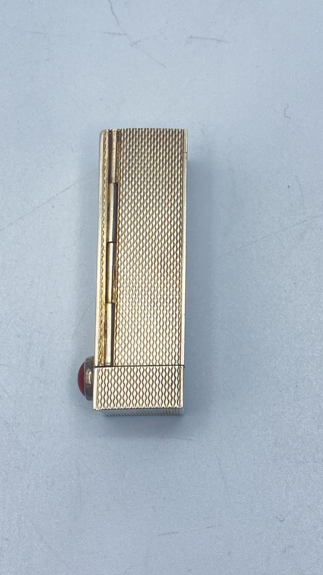 PORTAROSSETTO IN ARGENTO 800, SPECCHIETTO CON APERTURA A SCATTO E CABOCHON DI CORNIOLA. OREFICERIA ITALIANA ANNI ‘20. EDIZIONE LIMITATA - immagine 13