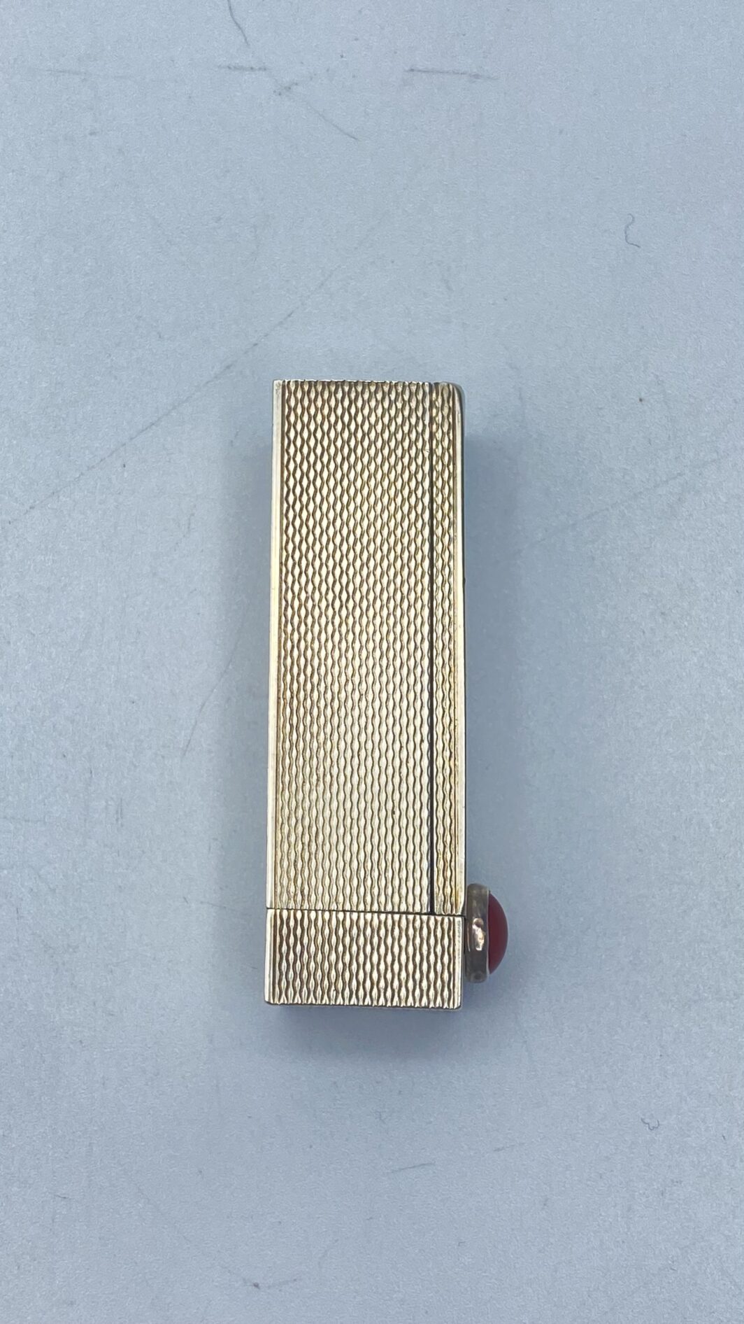 PORTAROSSETTO IN ARGENTO 800, SPECCHIETTO CON APERTURA A SCATTO E CABOCHON DI CORNIOLA. OREFICERIA ITALIANA ANNI ‘20. EDIZIONE LIMITATA - immagine 11