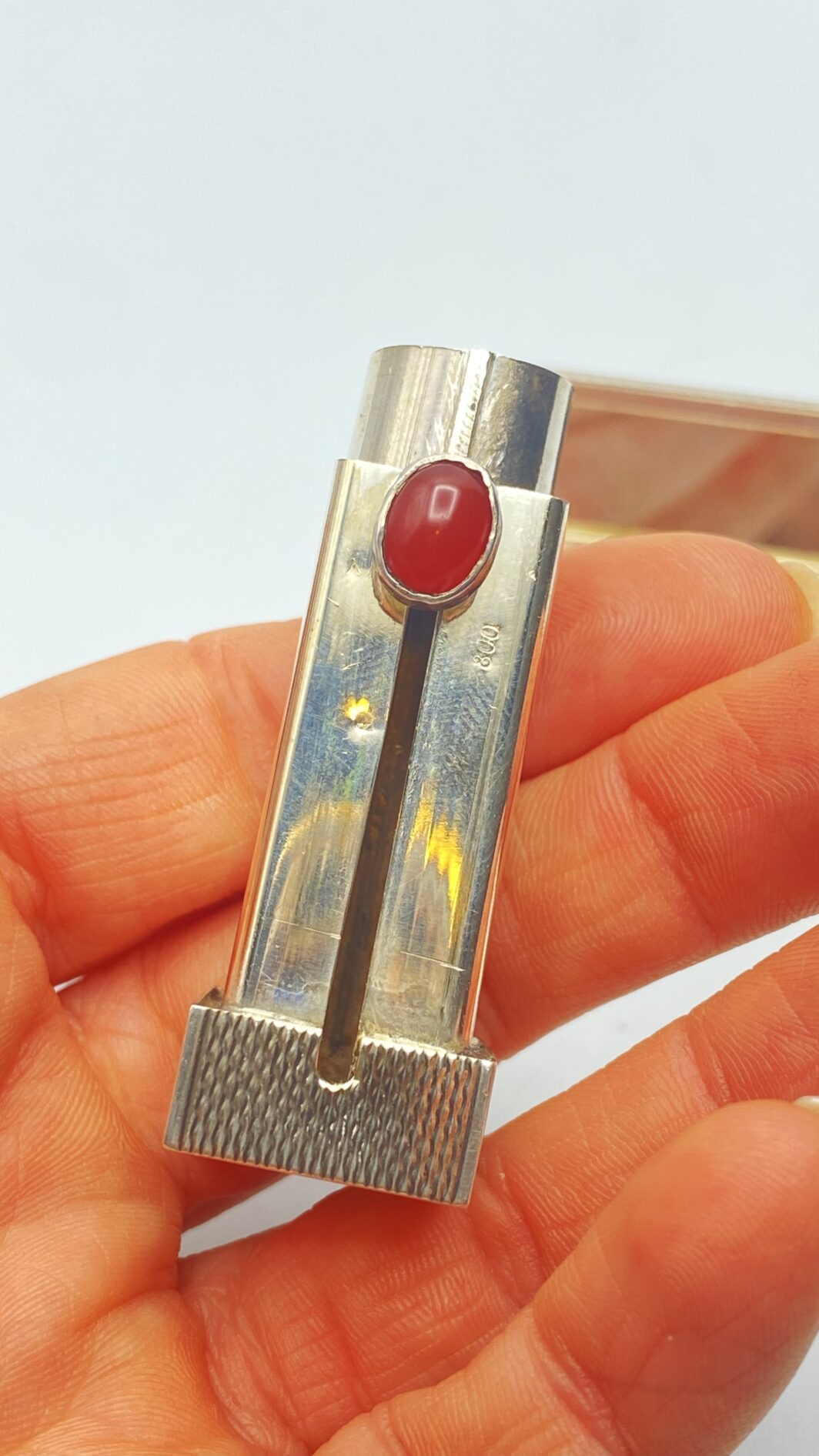 PORTAROSSETTO IN ARGENTO 800, SPECCHIETTO CON APERTURA A SCATTO E CABOCHON DI CORNIOLA. OREFICERIA ITALIANA ANNI ‘20. EDIZIONE LIMITATA - immagine 8