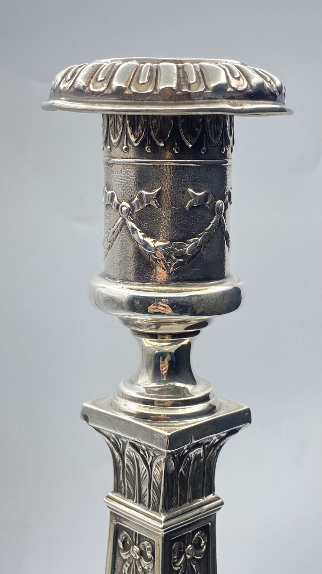 PAIO DI CANDELIERI FIRMATI MITROFAN RINDIN, IN ARGENTO IMPERIALE RUSSO. MOSCA 1894-1916. - immagine 9