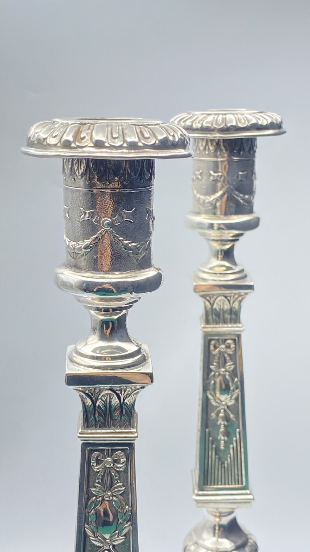 PAIO DI CANDELIERI FIRMATI MITROFAN RINDIN, IN ARGENTO IMPERIALE RUSSO. MOSCA 1894-1916. - immagine 7