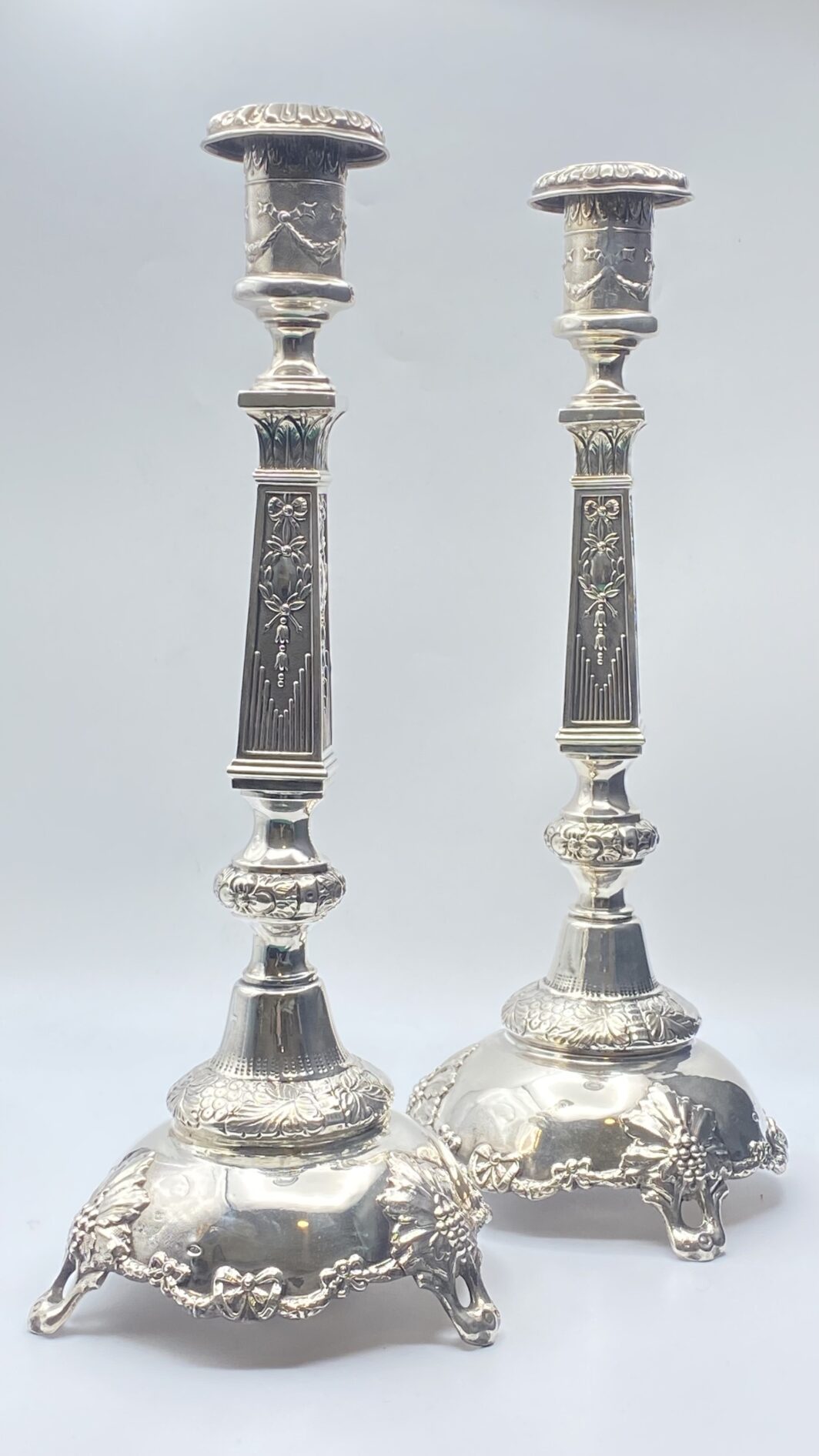 PAIO DI CANDELIERI FIRMATI MITROFAN RINDIN, IN ARGENTO IMPERIALE RUSSO. MOSCA 1894-1916. - immagine 15