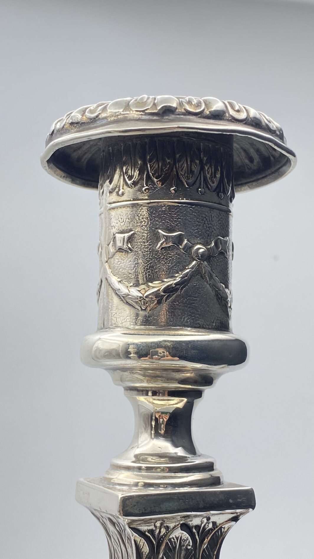 PAIO DI CANDELIERI FIRMATI MITROFAN RINDIN, IN ARGENTO IMPERIALE RUSSO. MOSCA 1894-1916. - immagine 18