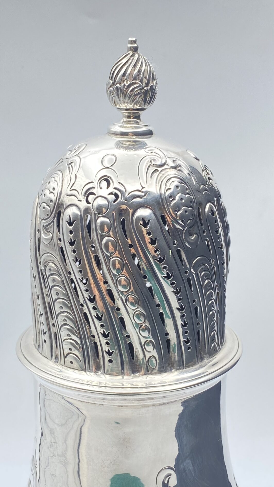 SPARGIZUCCHERO GIGANTE IN ARGENTO. FRANCIA, ANNO 1893 - immagine 2