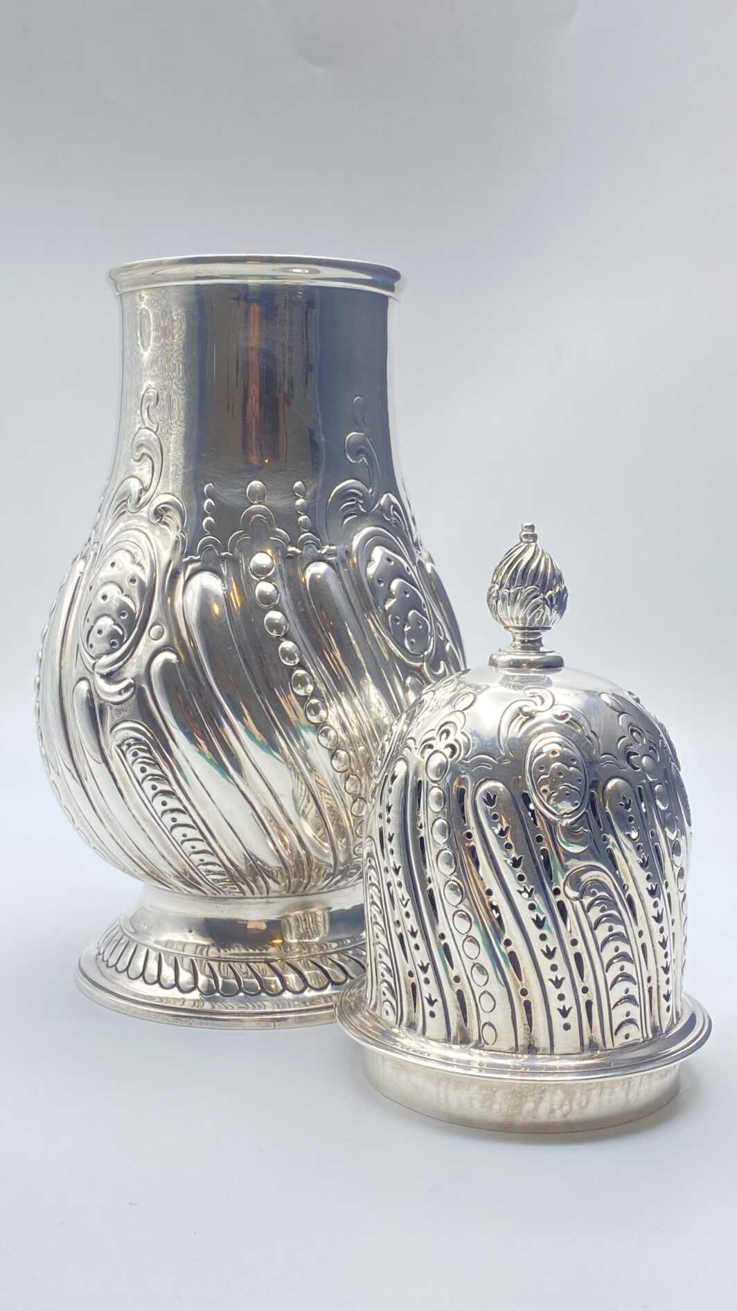 SPARGIZUCCHERO GIGANTE IN ARGENTO. FRANCIA, ANNO 1893 - immagine 12