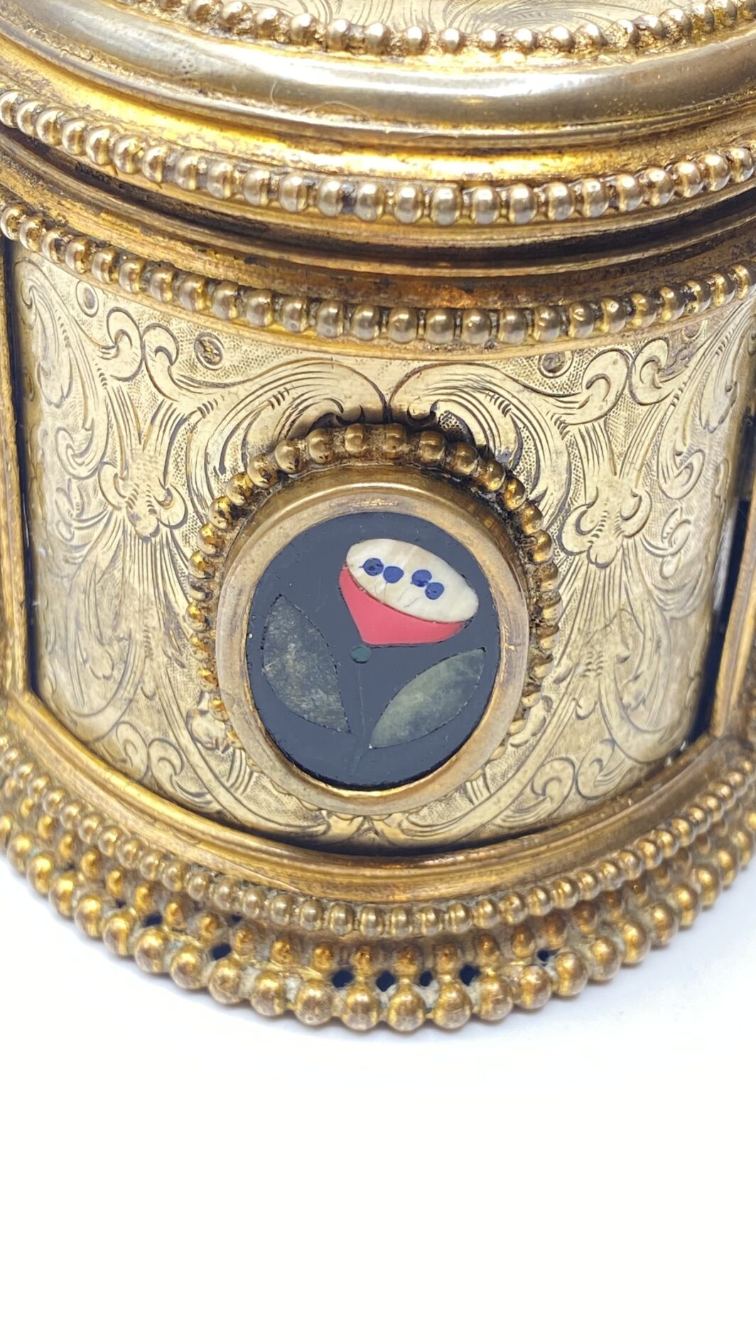 PORTAGIOIE FIORENTINO IN BRONZO DORATO CON PLACCHE IN ONICE NERA CON MOSAICI FLOREALI. ITALIA, FIRENZE, INIZI DEL XIX sec. - immagine 13
