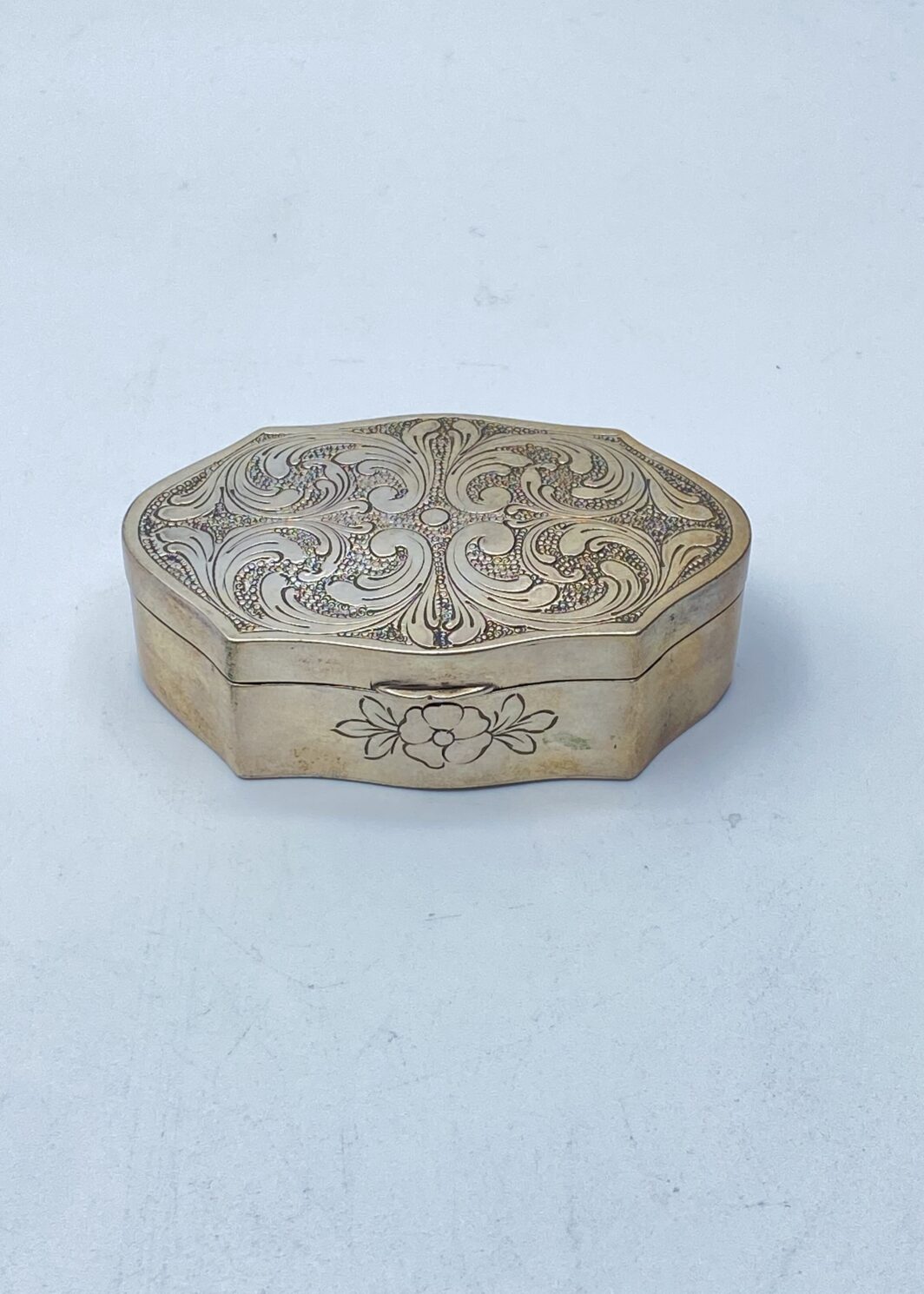 SCATOLA IN ARGENTO. ITALIA, METÀ DEL XIX sec.