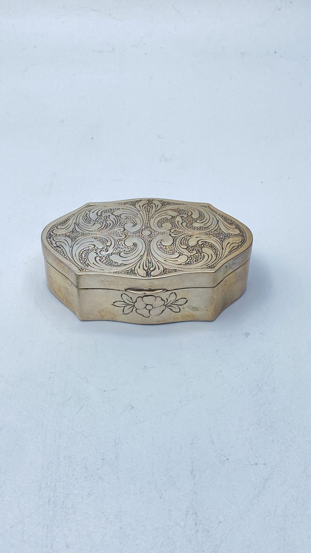 SCATOLA IN ARGENTO. ITALIA, METÀ DEL XIX sec.