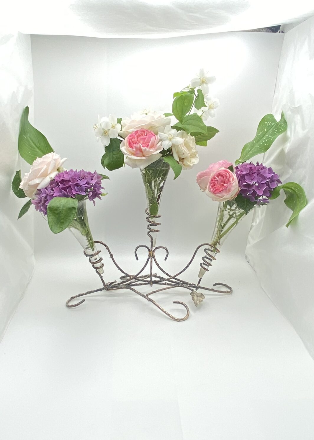 RAFFINATA EPERGNE IN SHEFFIELD E CRISTALLO. EPOCA VITTORIANA, XIX sec.