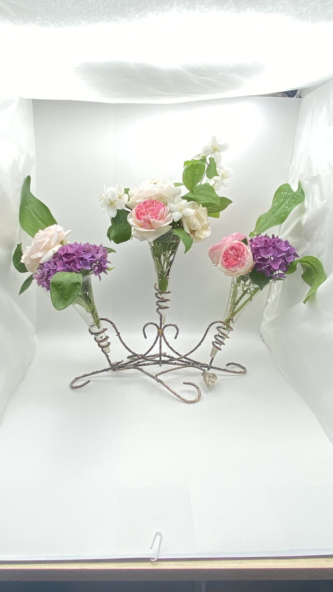RAFFINATA EPERGNE IN SHEFFIELD E CRISTALLO. EPOCA VITTORIANA, XIX sec.