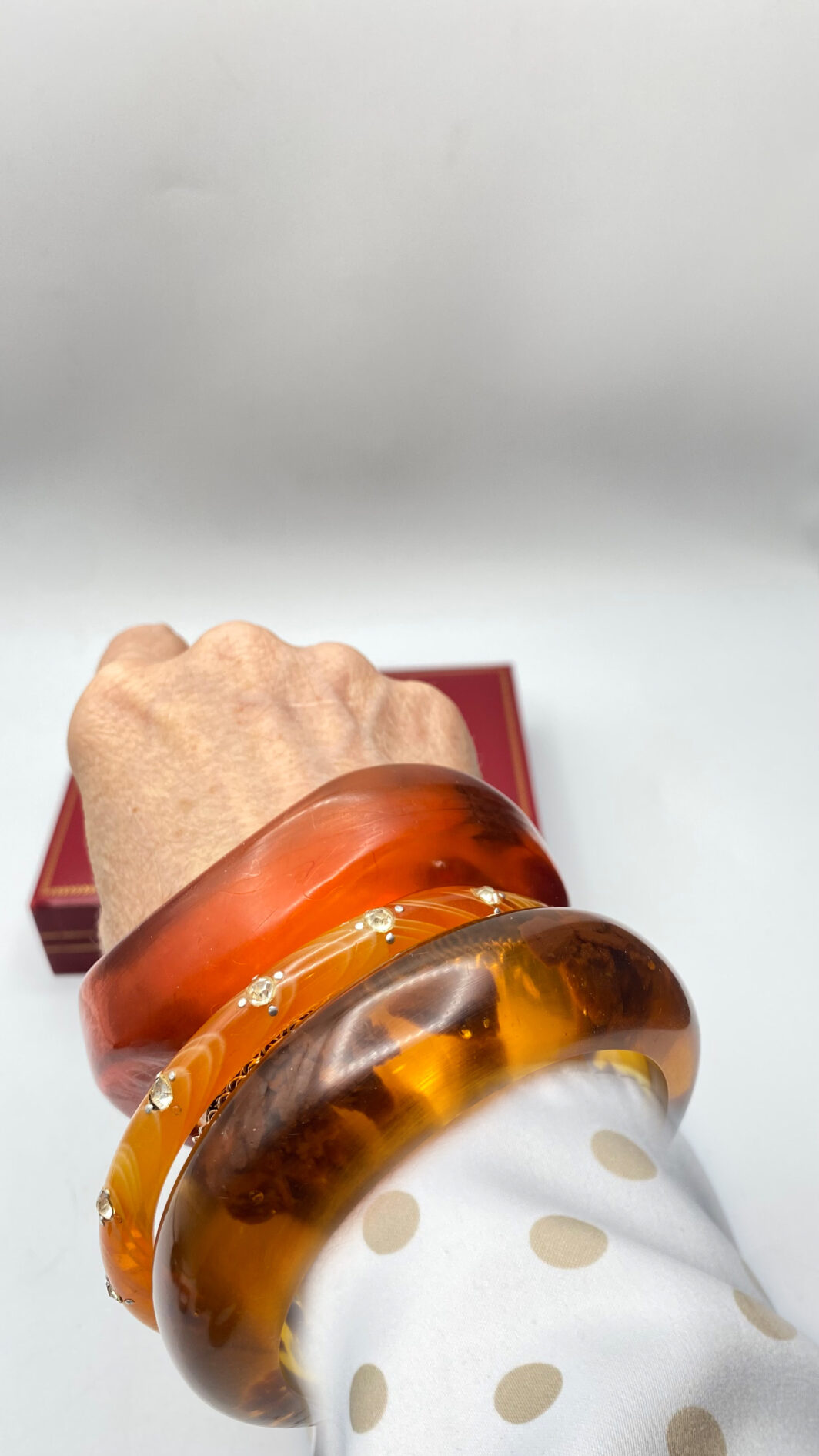 BRACCIALE IN LUCITE. VINTAGE ANNI ‘40. - immagine 4