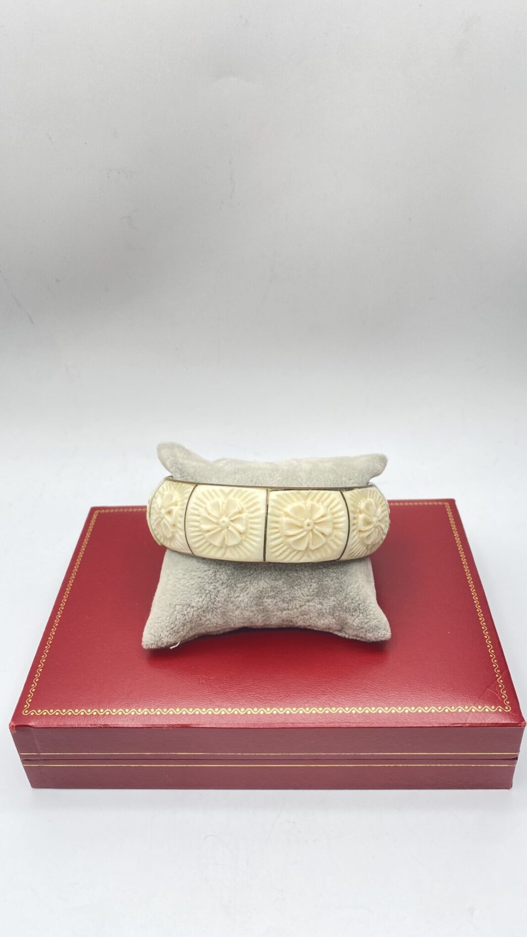 BRACCIALE IN OSSO SCOLPITO E METALLO GOLDTONE. BIGIOTTERIA VINTAGE ANNI ‘30/‘40 - immagine 11
