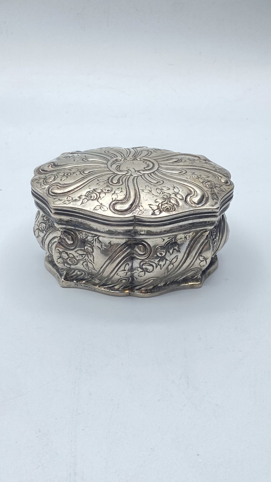 ANTICO PORTAGIOIE IN ARGENTO. FRANCIA XVIII sec. - immagine 2