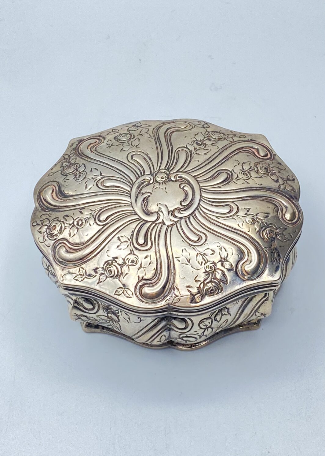 ANTICO PORTAGIOIE IN ARGENTO. FRANCIA XVIII sec.