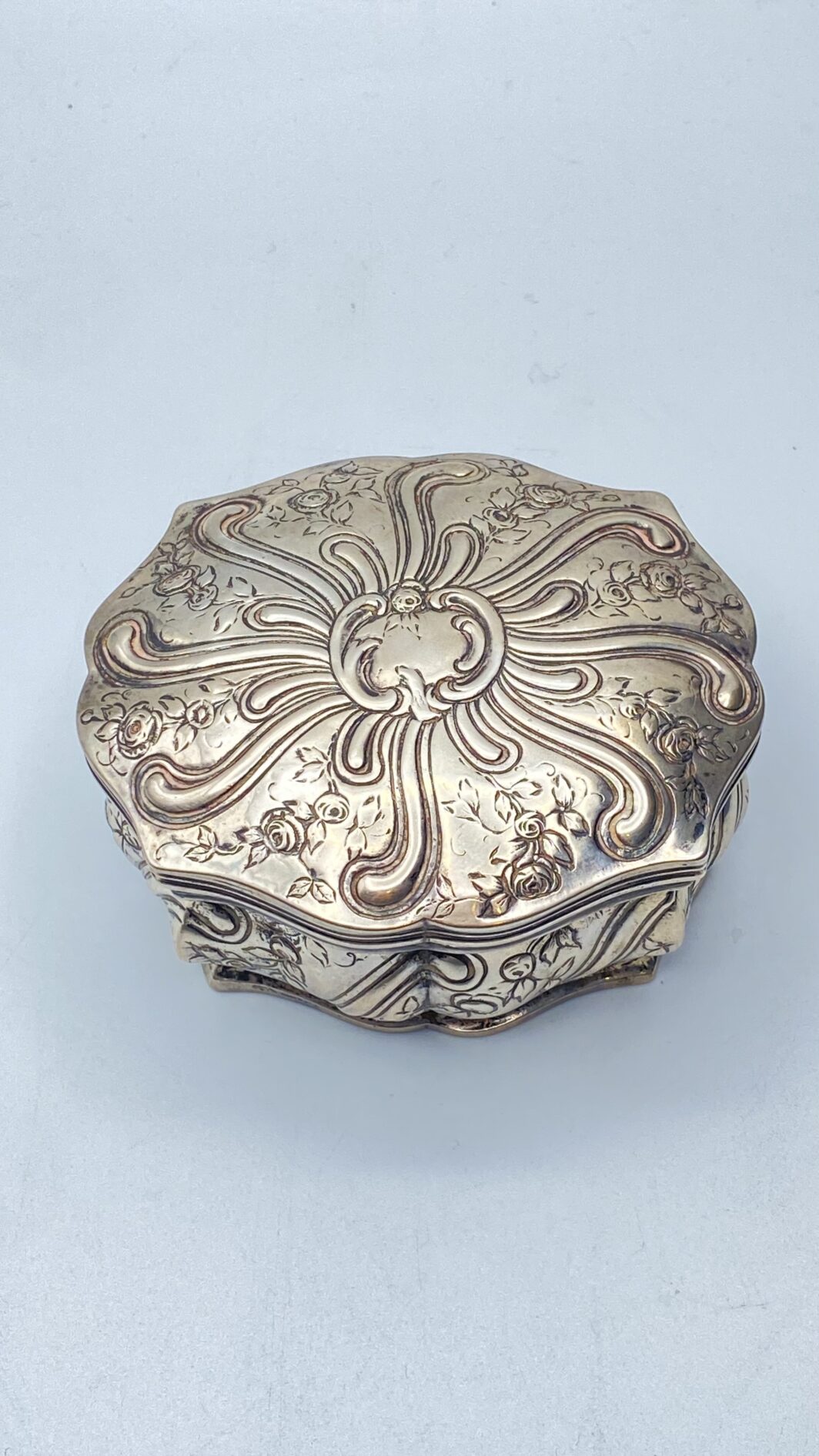 ANTICO PORTAGIOIE IN ARGENTO. FRANCIA XVIII sec.