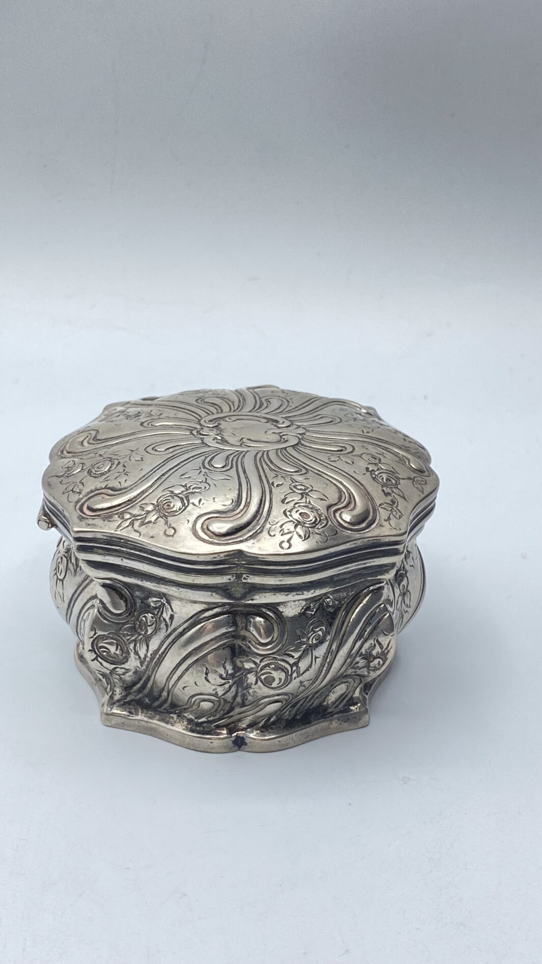 ANTICO PORTAGIOIE IN ARGENTO. FRANCIA XVIII sec. - immagine 4