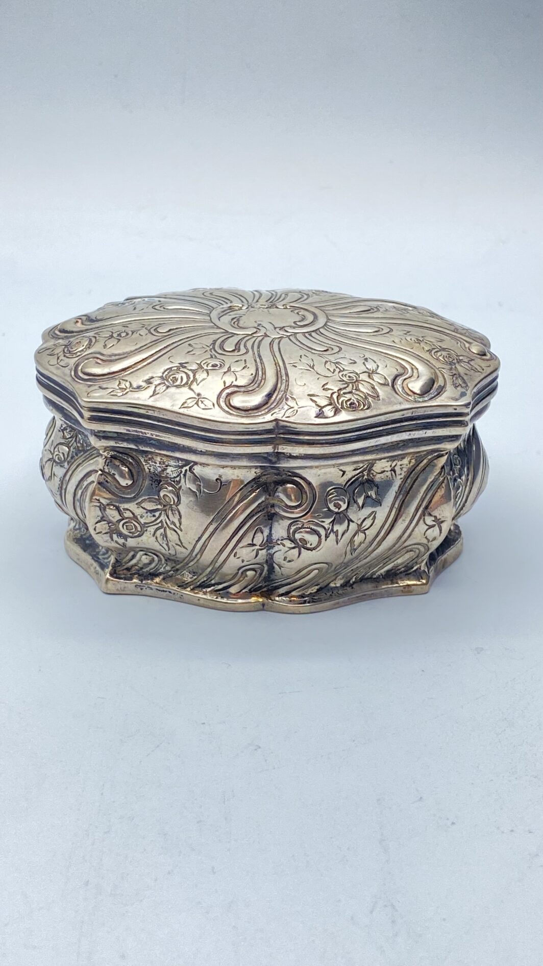 ANTICO PORTAGIOIE IN ARGENTO. FRANCIA XVIII sec. - immagine 3