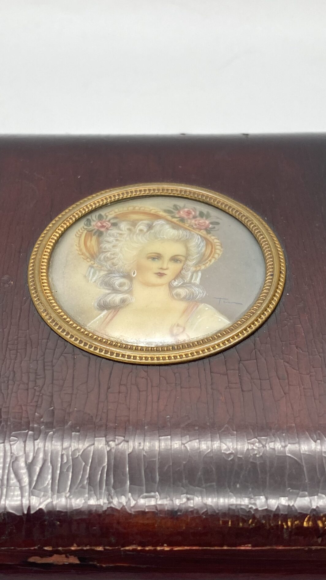 PORTAGIOIE ART DECO IN LEGNO CON CARILLON E MINIATURA DI MADAME ELISABETH DI FRANCIA. FRANCIA, PRIMA METÀ DEL XX sec. - immagine 3