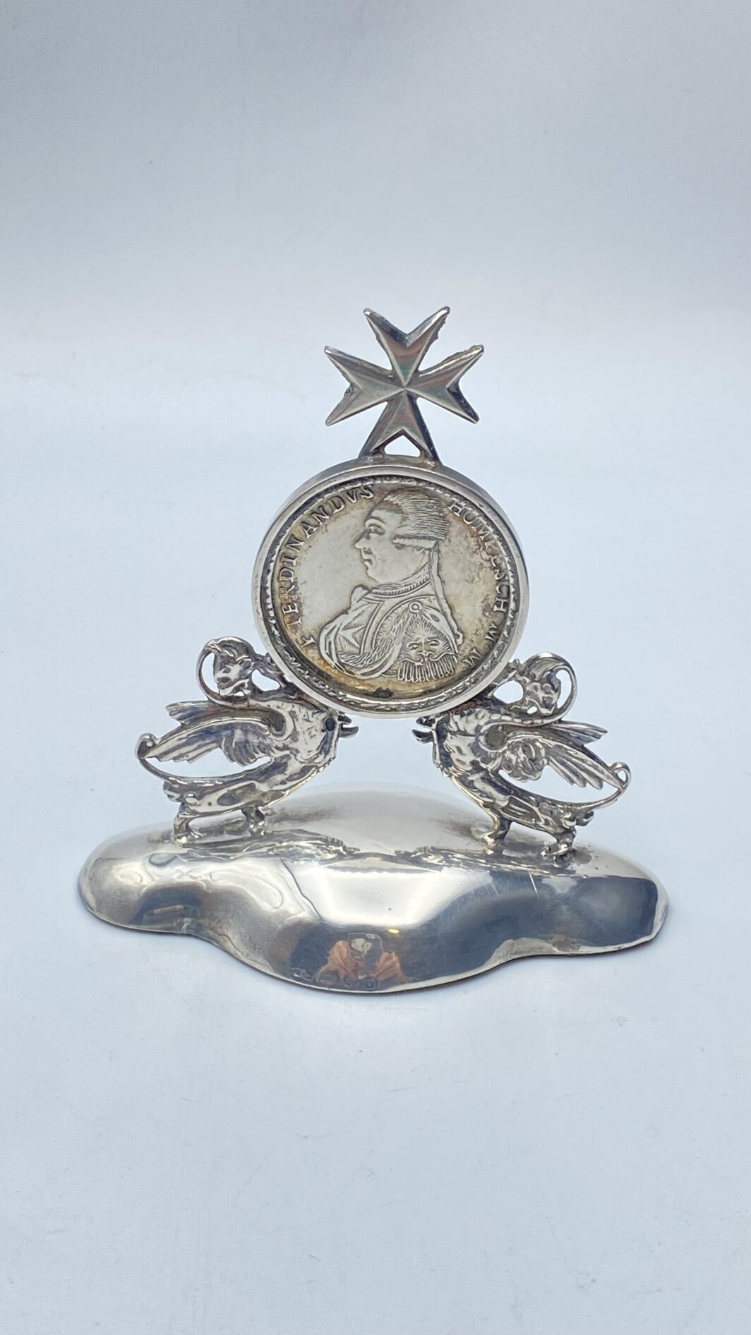 FERMACARTE IN ARGENTO CON CROCE DI MALTA. PRIMA METÀ DEL XIX sec.