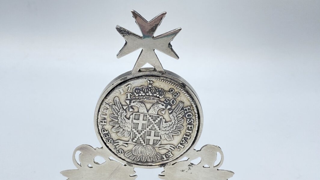 FERMACARTE IN ARGENTO CON CROCE DI MALTA. PRIMA METÀ DEL XIX sec. - immagine 3