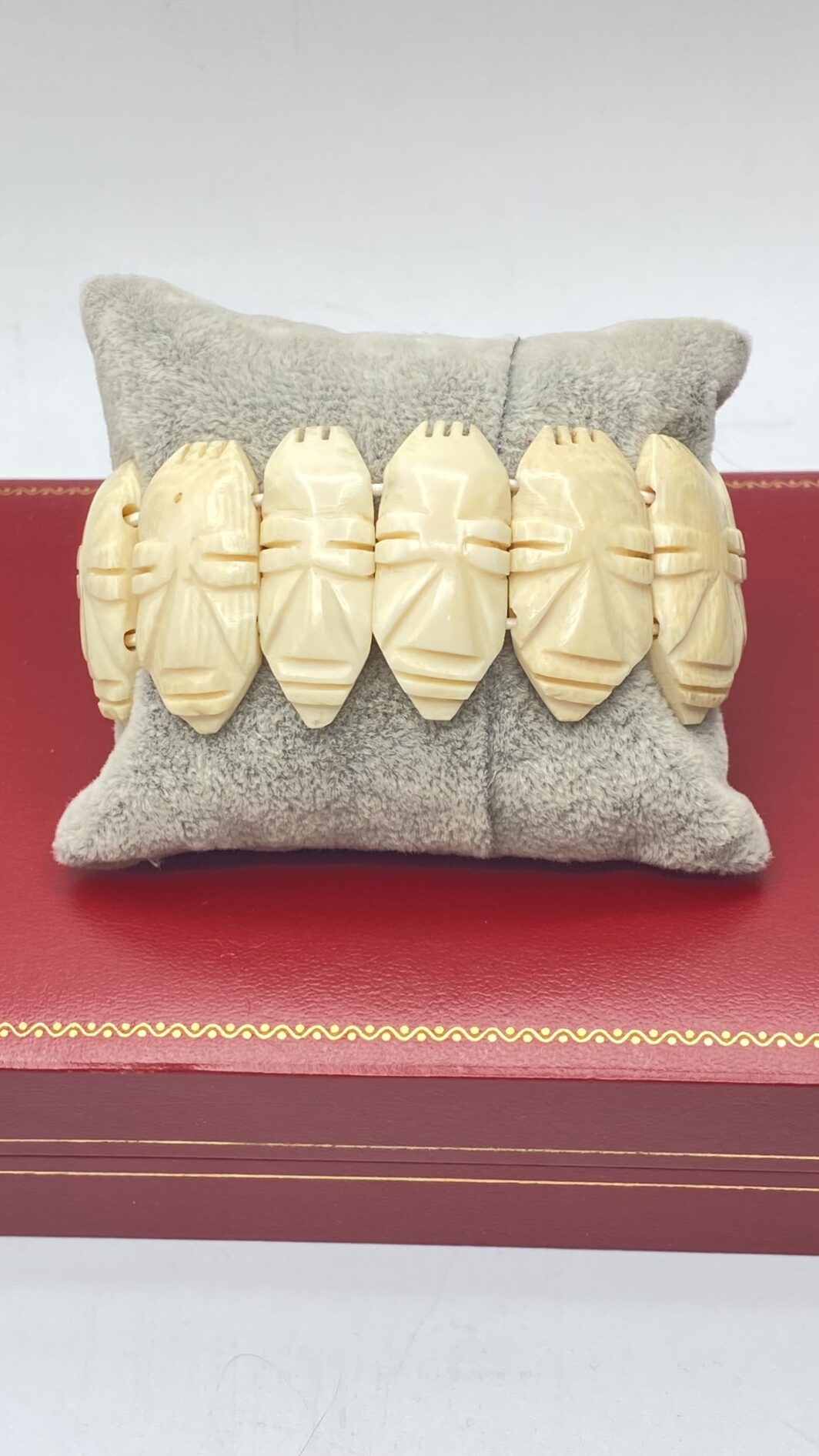 MASCHERE MASAI. BRACCIALE VINTAGE IN OSSO, ANNI ‘40/‘50. - immagine 3