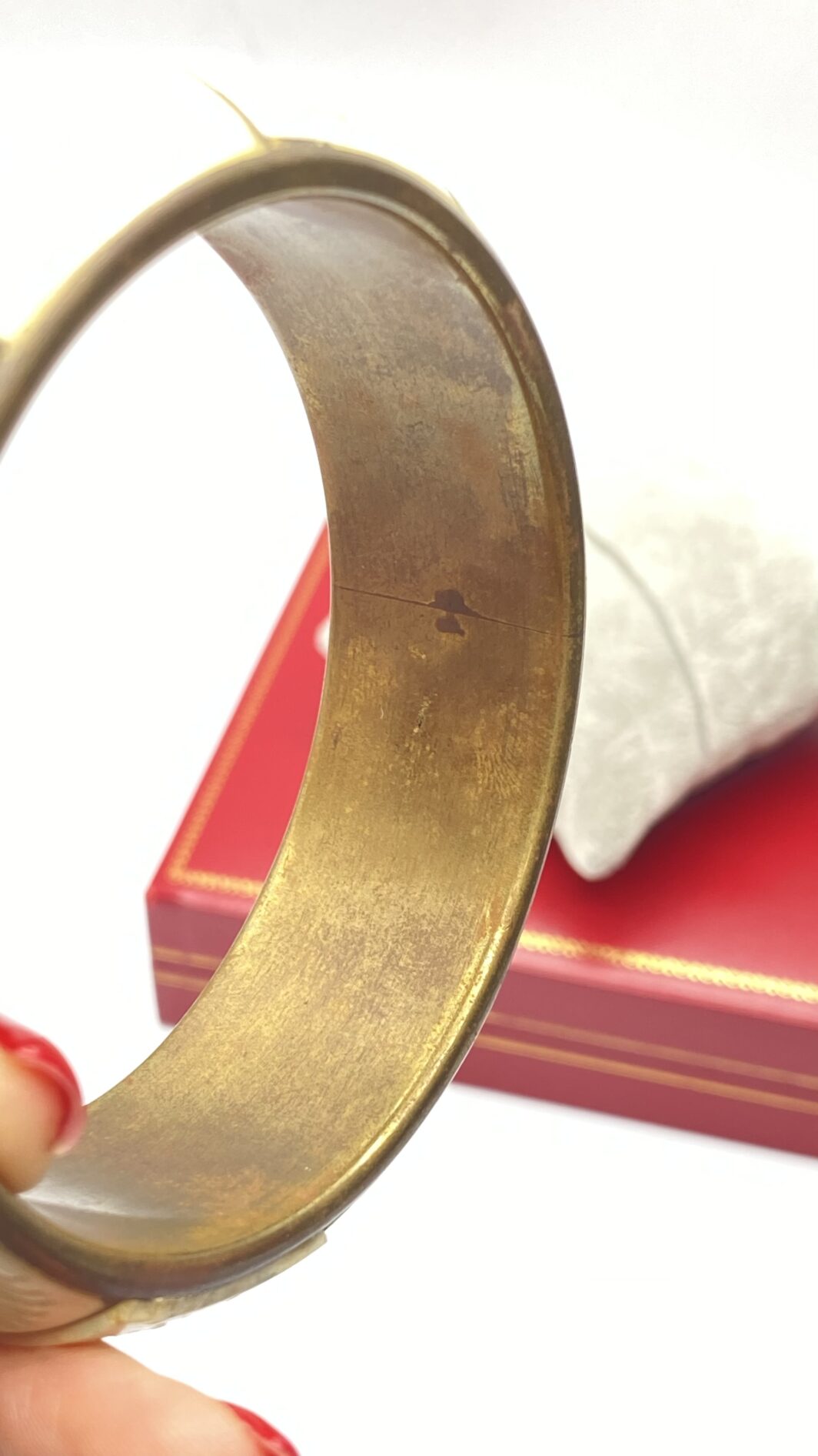 BRACCIALE IN OSSO SCOLPITO E METALLO GOLDTONE. BIGIOTTERIA VINTAGE ANNI ‘30/‘40 - immagine 7