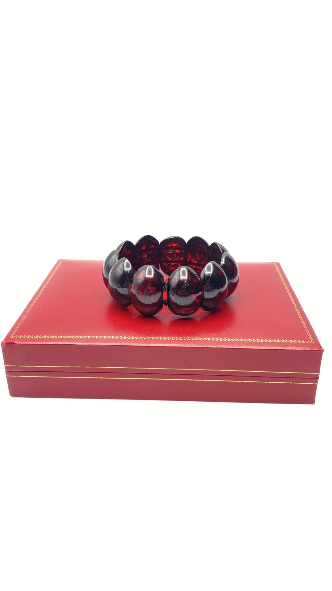BRACCIALE ELASTICO IN LUCITE COLOR GRANATO. VINTAGE ANNI ‘30. - immagine 3