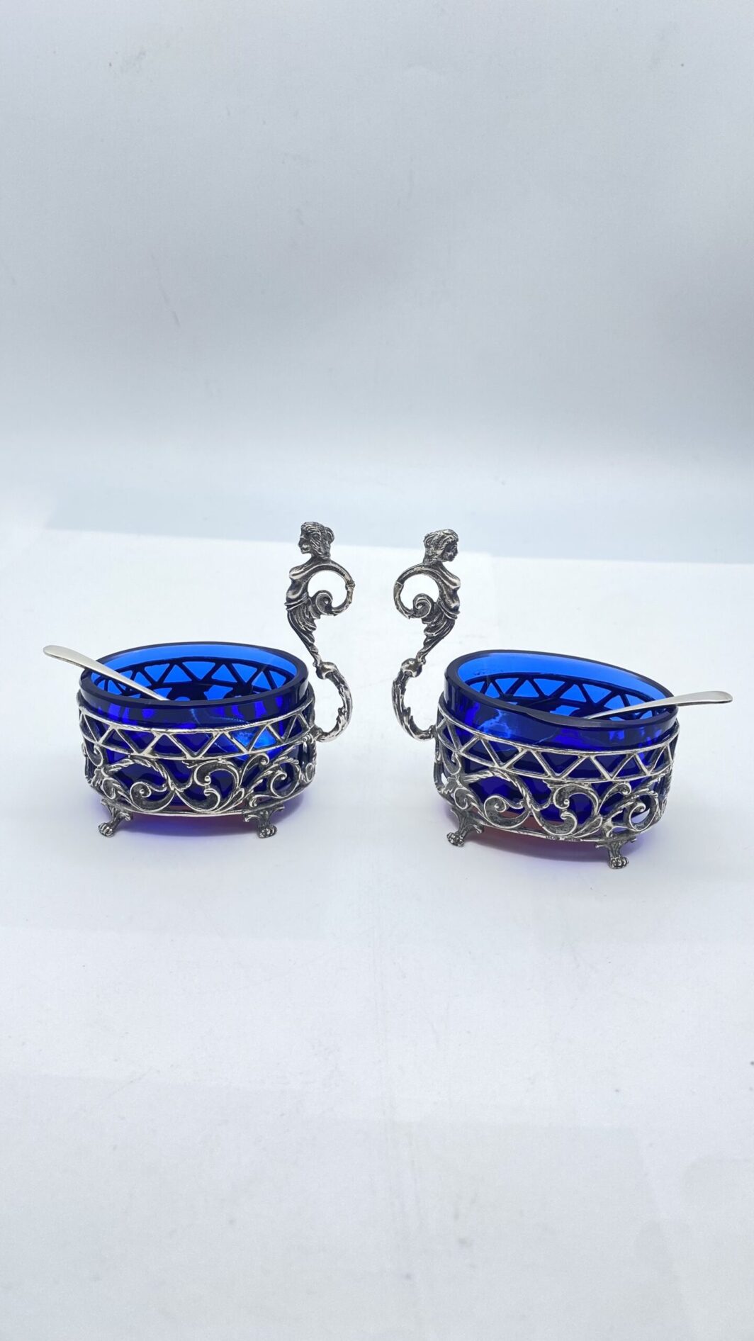 ARGENTO. PAIO DI SALIERE CON OPALINE BLU. SECONDA METÀ XIX sec. - immagine 2