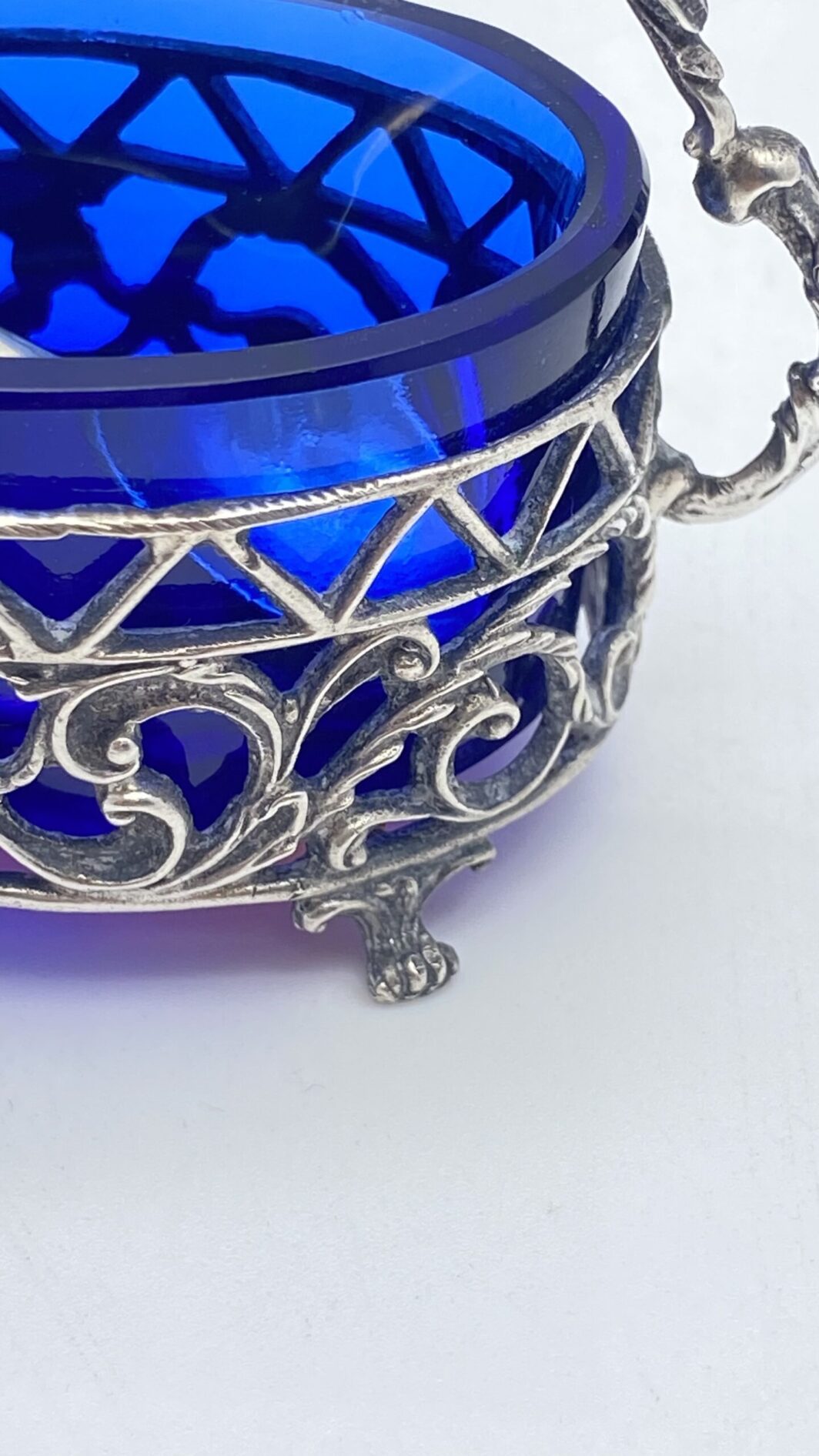 ARGENTO. PAIO DI SALIERE CON OPALINE BLU. SECONDA METÀ XIX sec. - immagine 5