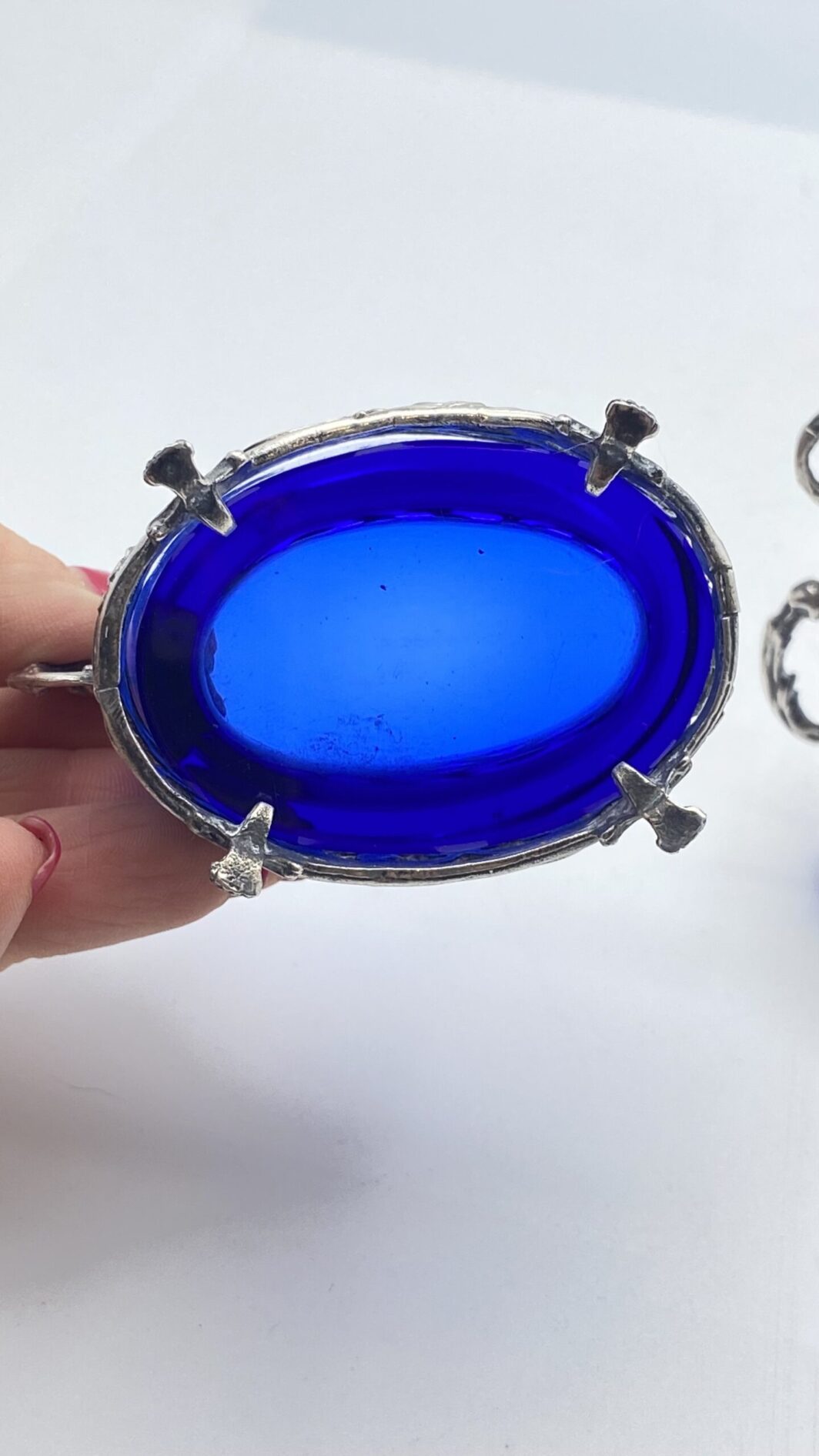 ARGENTO. PAIO DI SALIERE CON OPALINE BLU. SECONDA METÀ XIX sec. - immagine 9