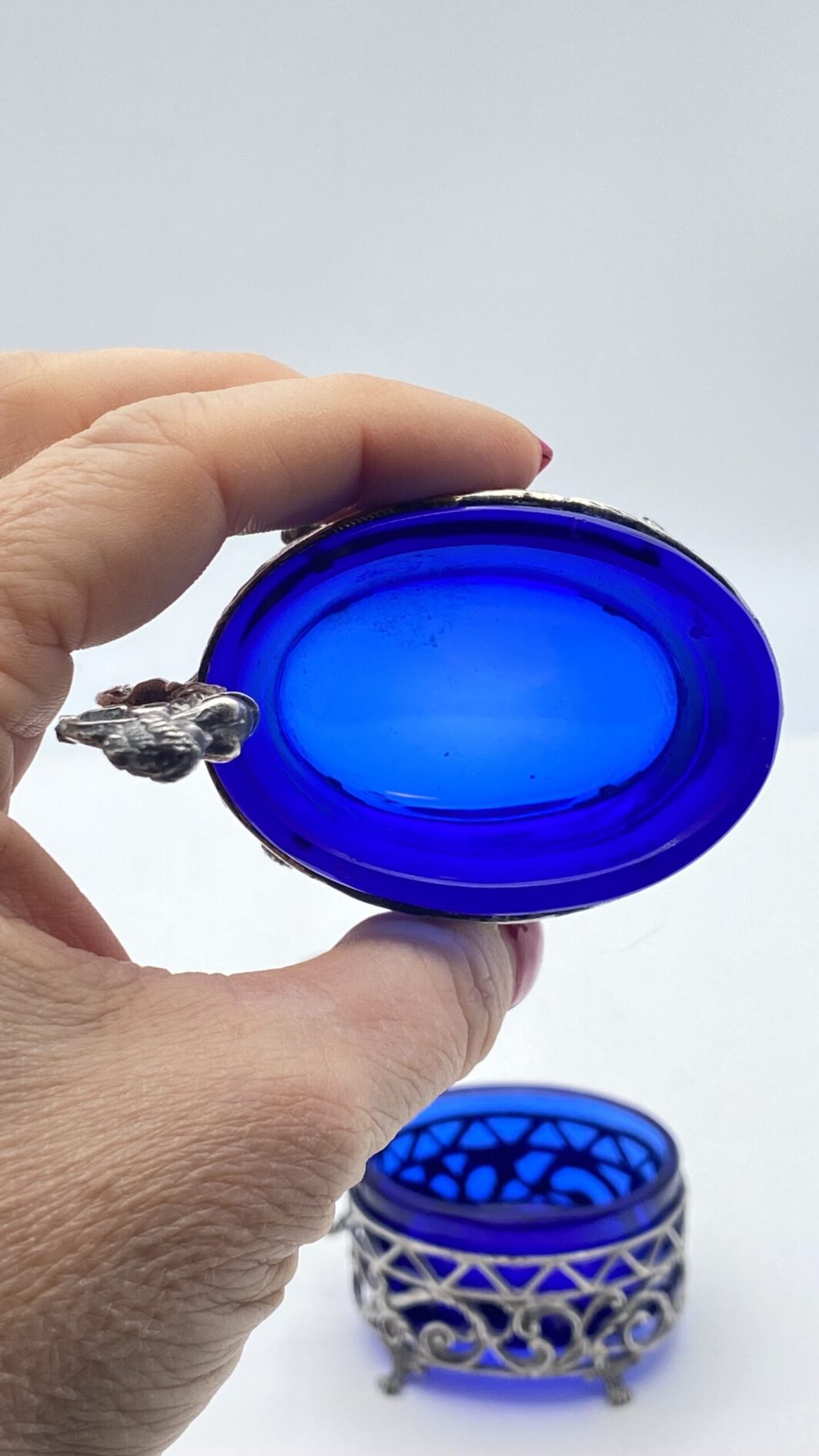 ARGENTO. PAIO DI SALIERE CON OPALINE BLU. SECONDA METÀ XIX sec. - immagine 10