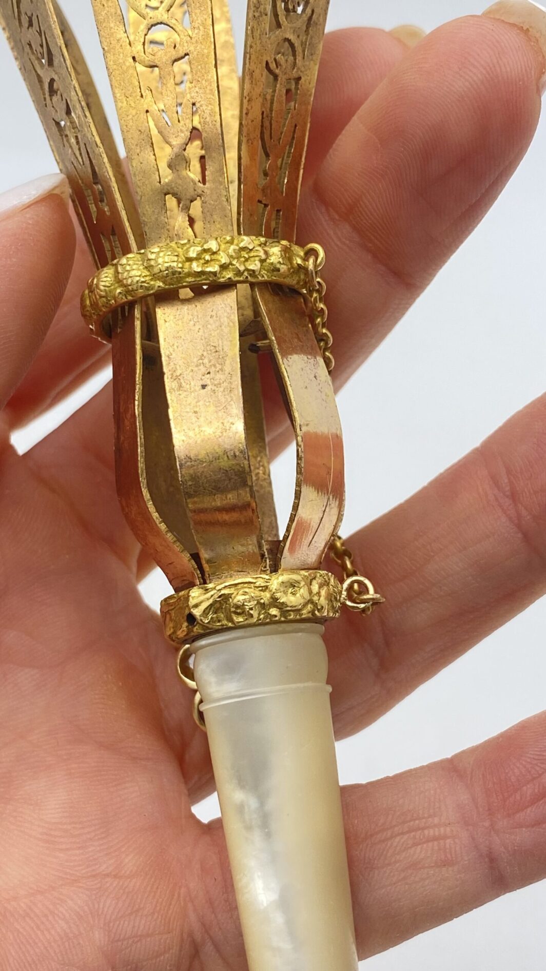 ANTICO PORTABOUQUET DA SPOSA IN MADREPERLA E PINCHBECK. EPOCA VITTORIANA, METÀ DEL XIX sec. - immagine 5