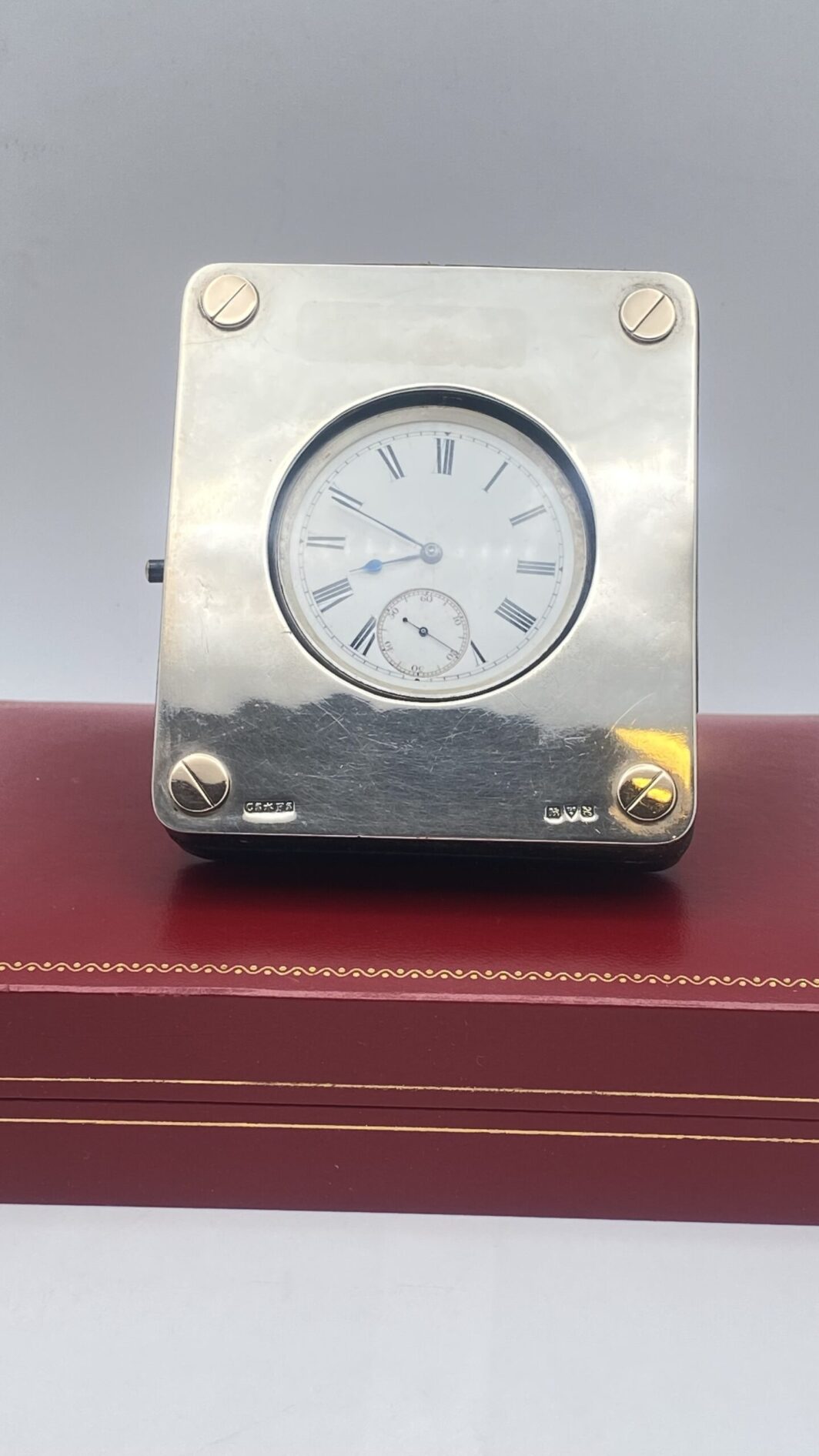 ARGENTO E ORO. OROLOGIO DEL 1892 CON PORTAOROLOGIO DATATO 1908. - immagine 2