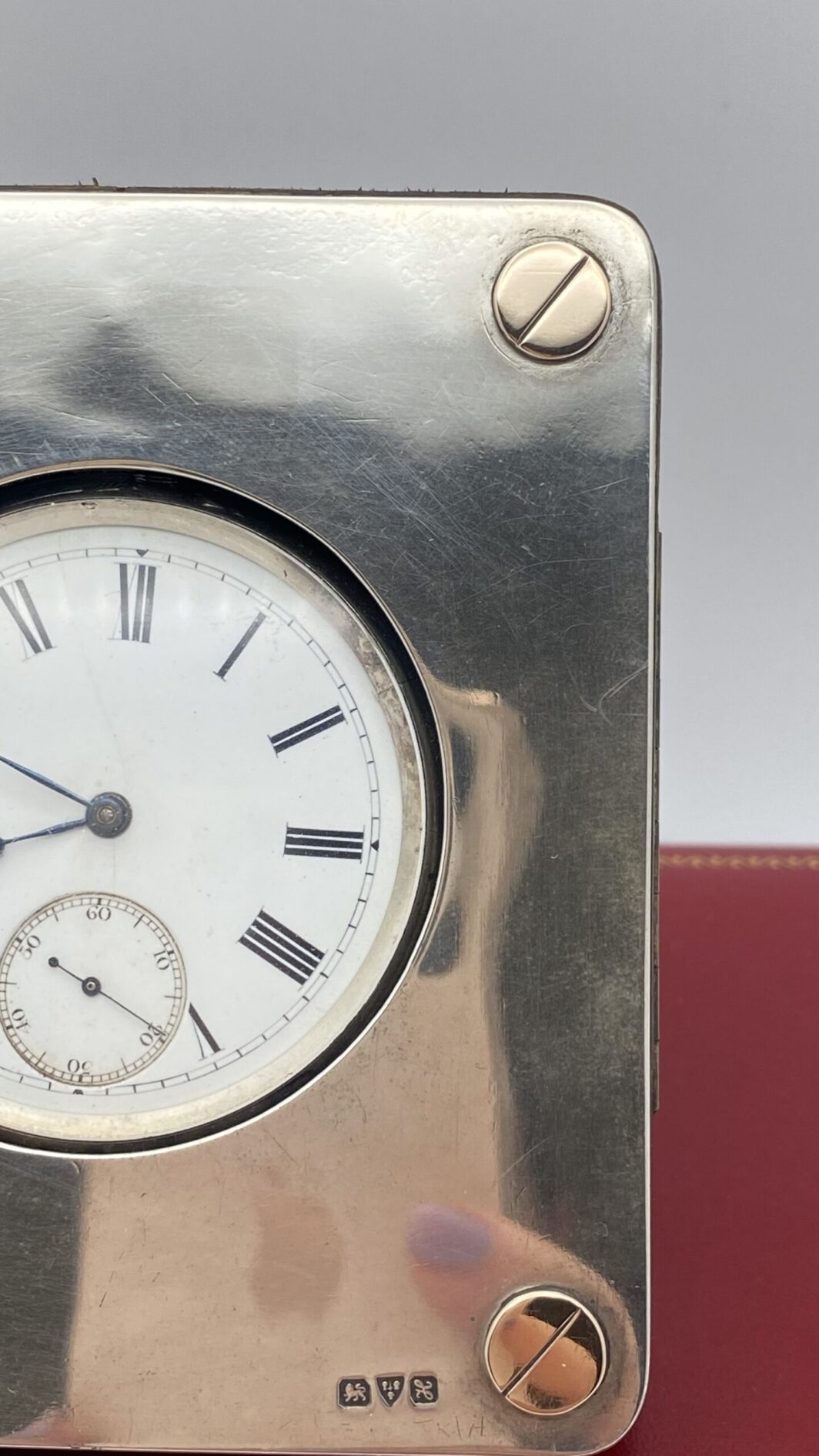 ARGENTO E ORO. OROLOGIO DEL 1892 CON PORTAOROLOGIO DATATO 1908. - immagine 7